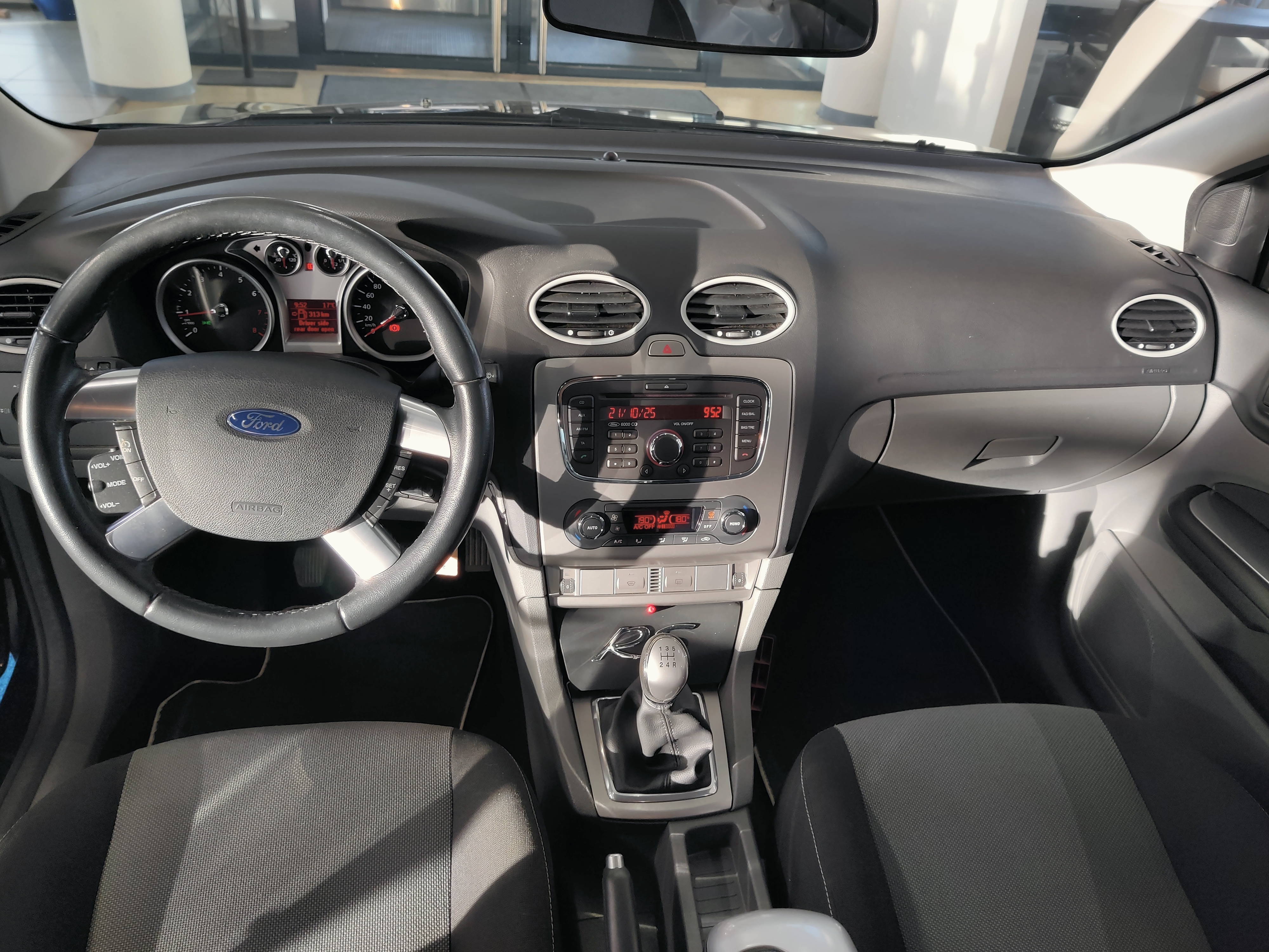 Ford FOCUS 1,6 100 HV TREND DESIGN M5 5-OVINEN