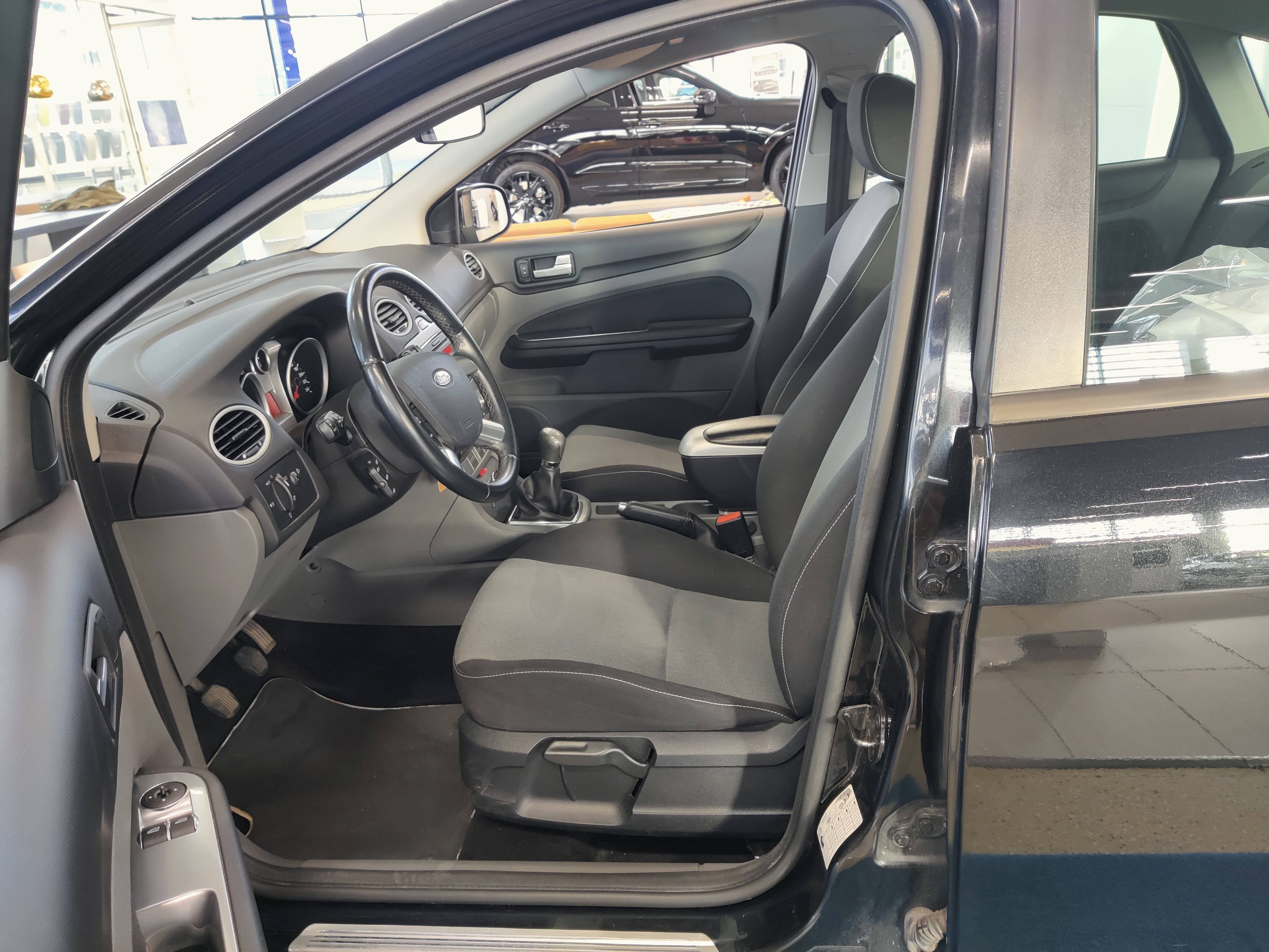 Ford FOCUS 1,6 100 HV TREND DESIGN M5 5-OVINEN