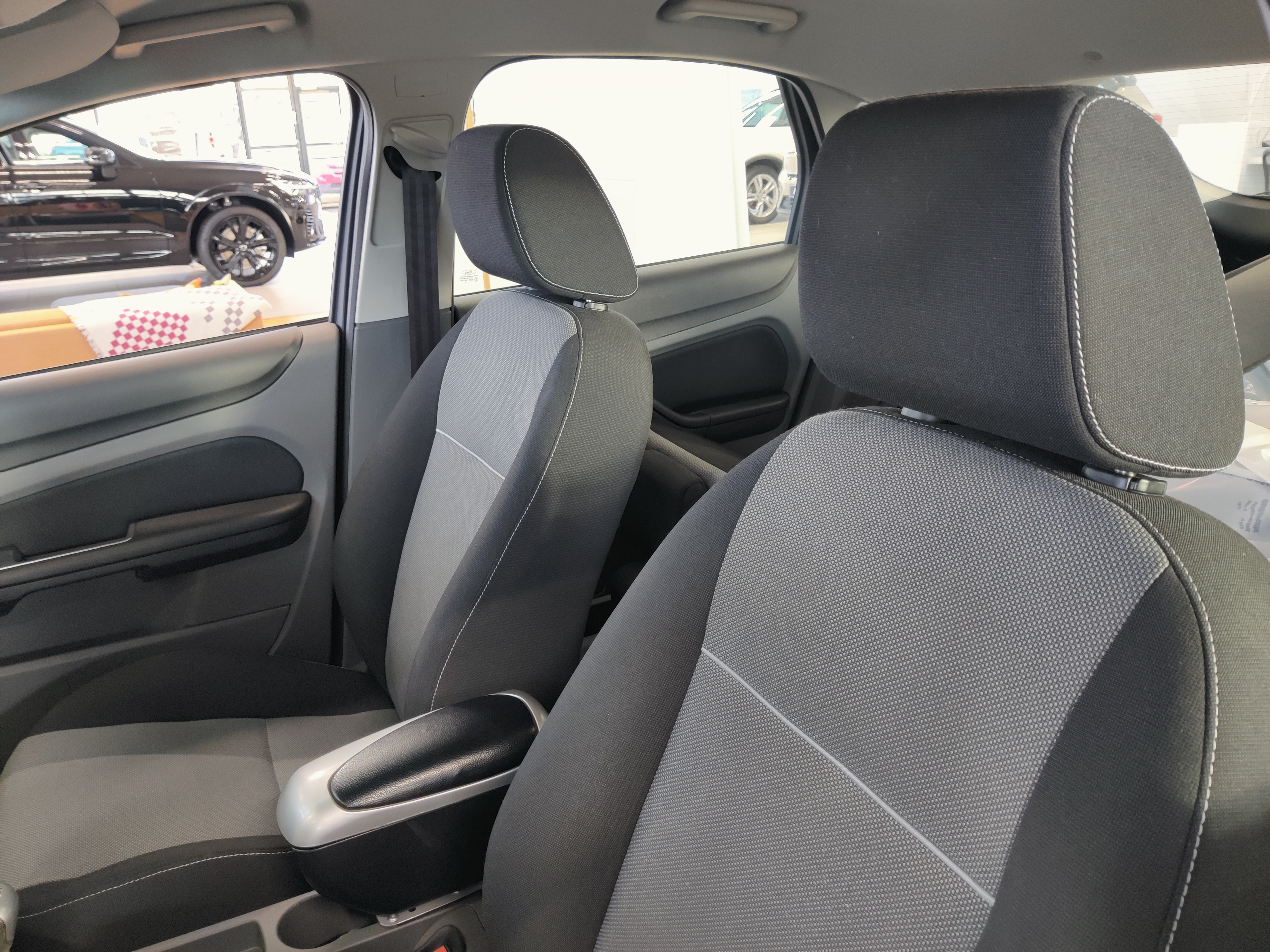 Ford FOCUS 1,6 100 HV TREND DESIGN M5 5-OVINEN