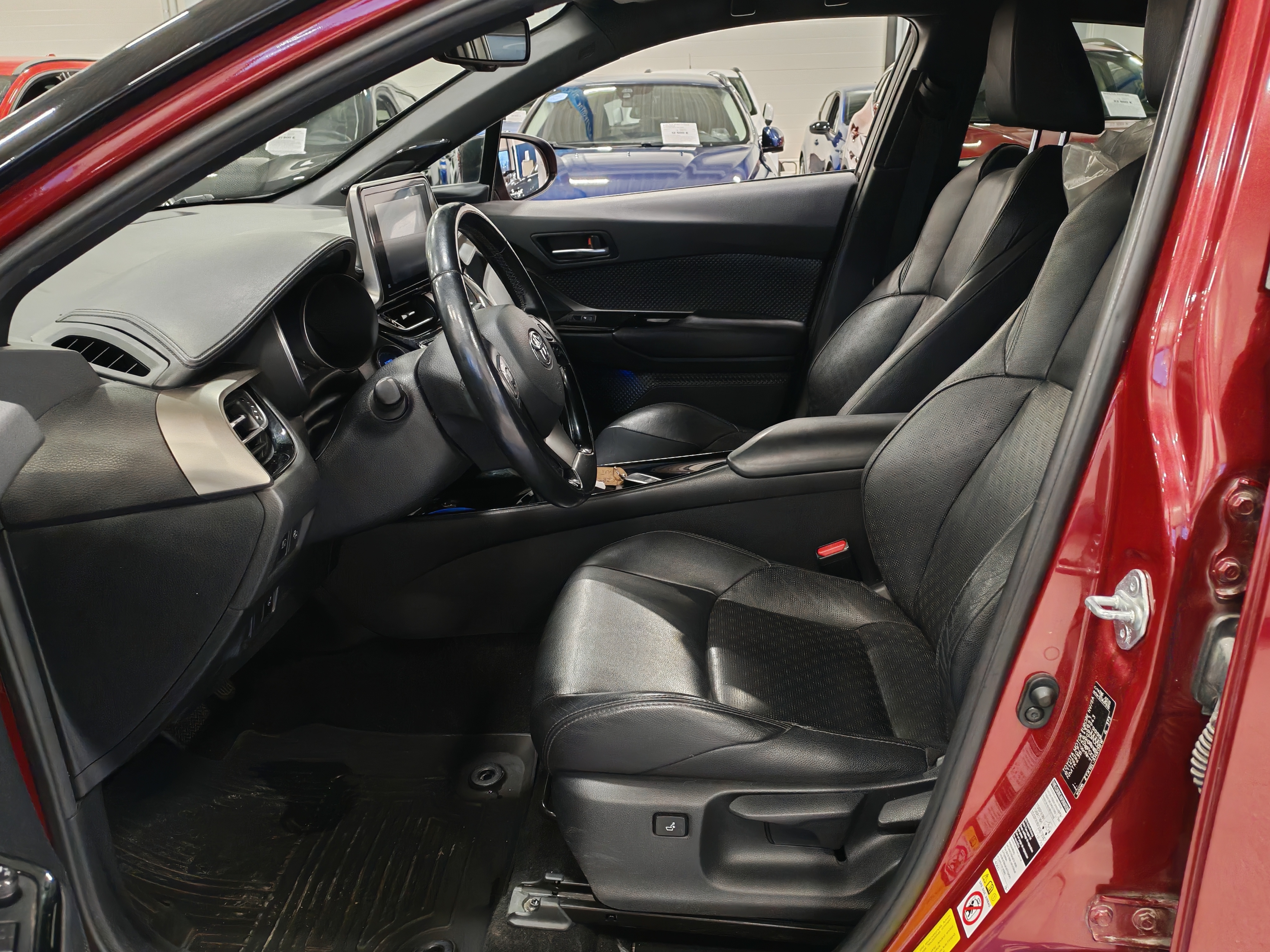 Toyota C-HR 1,8 HYBRID INTENSE