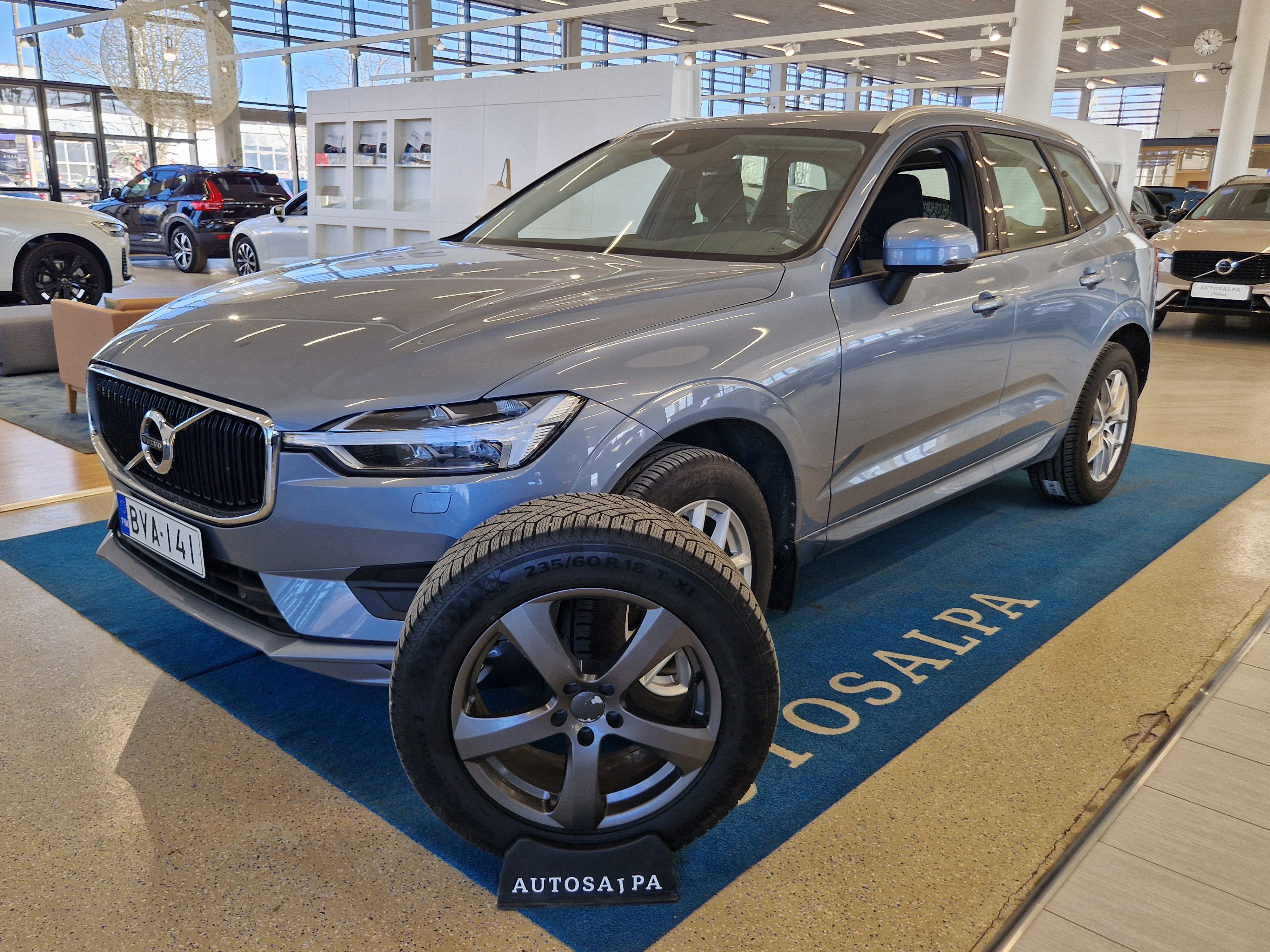 Volvo XC60 D4 Momentum aut 2019, kuva 2/17