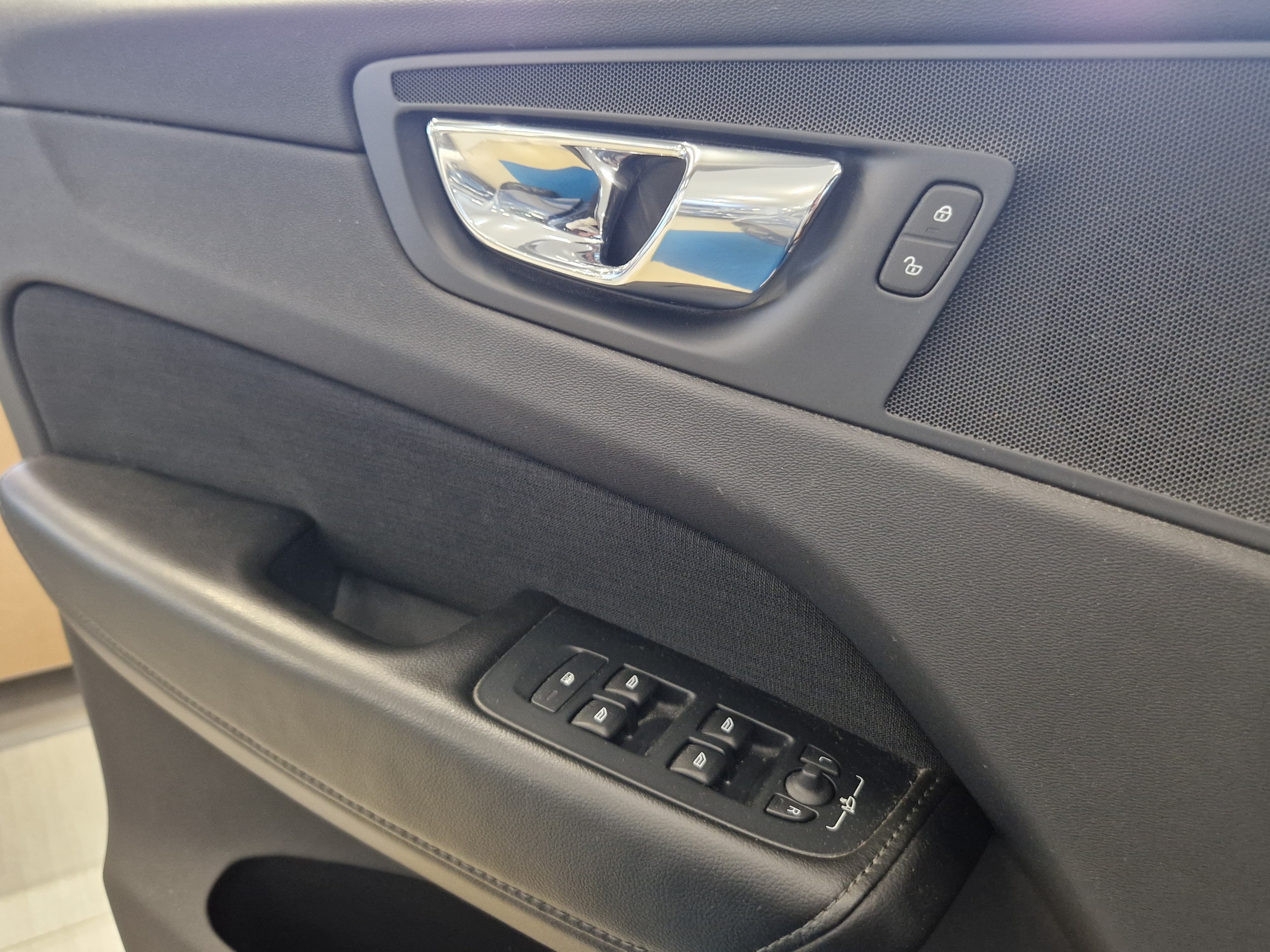 Volvo XC60 D4 Momentum aut 2019, kuva 5/17