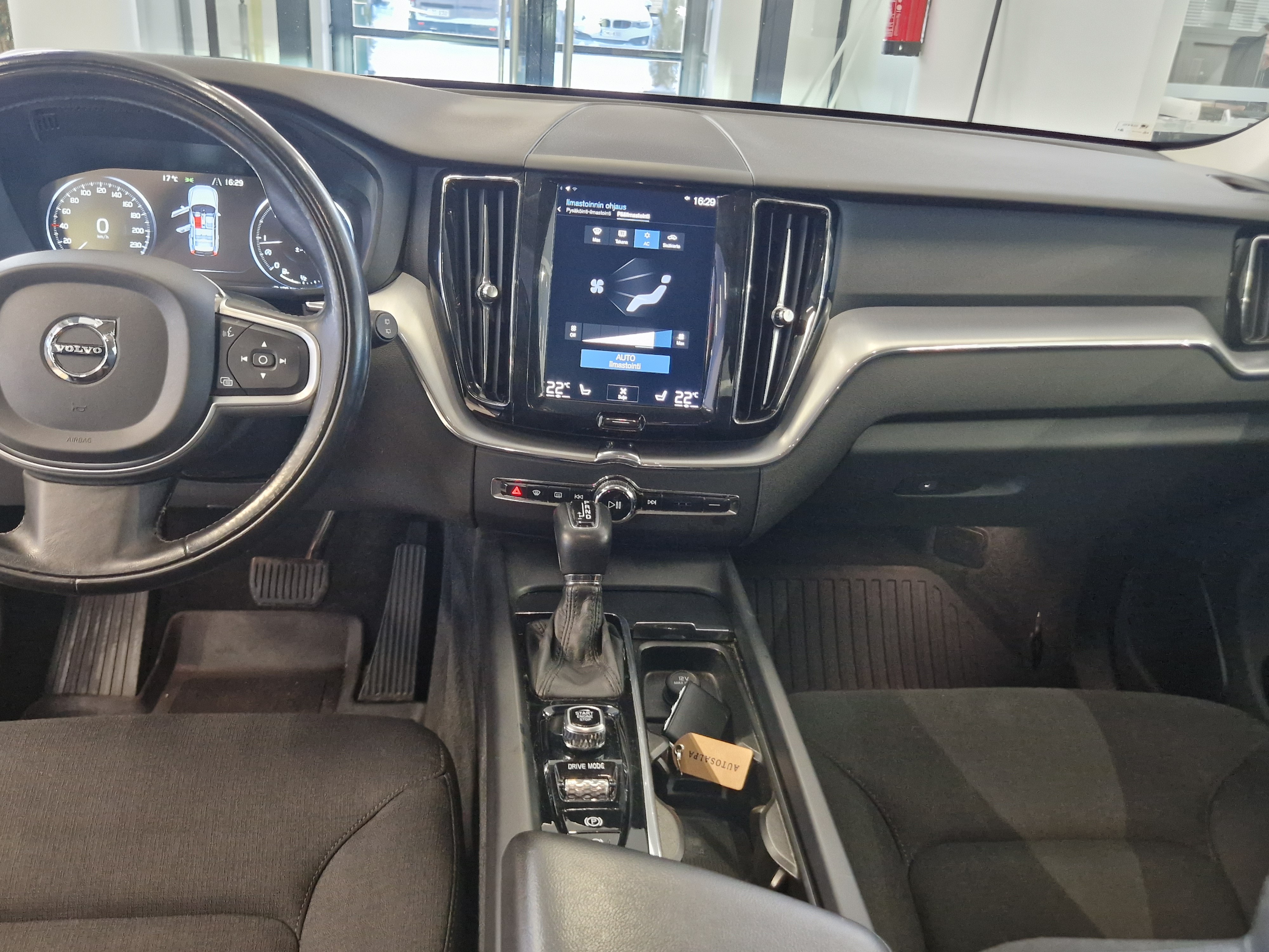 Volvo XC60 D4 MOMENTUM AUT