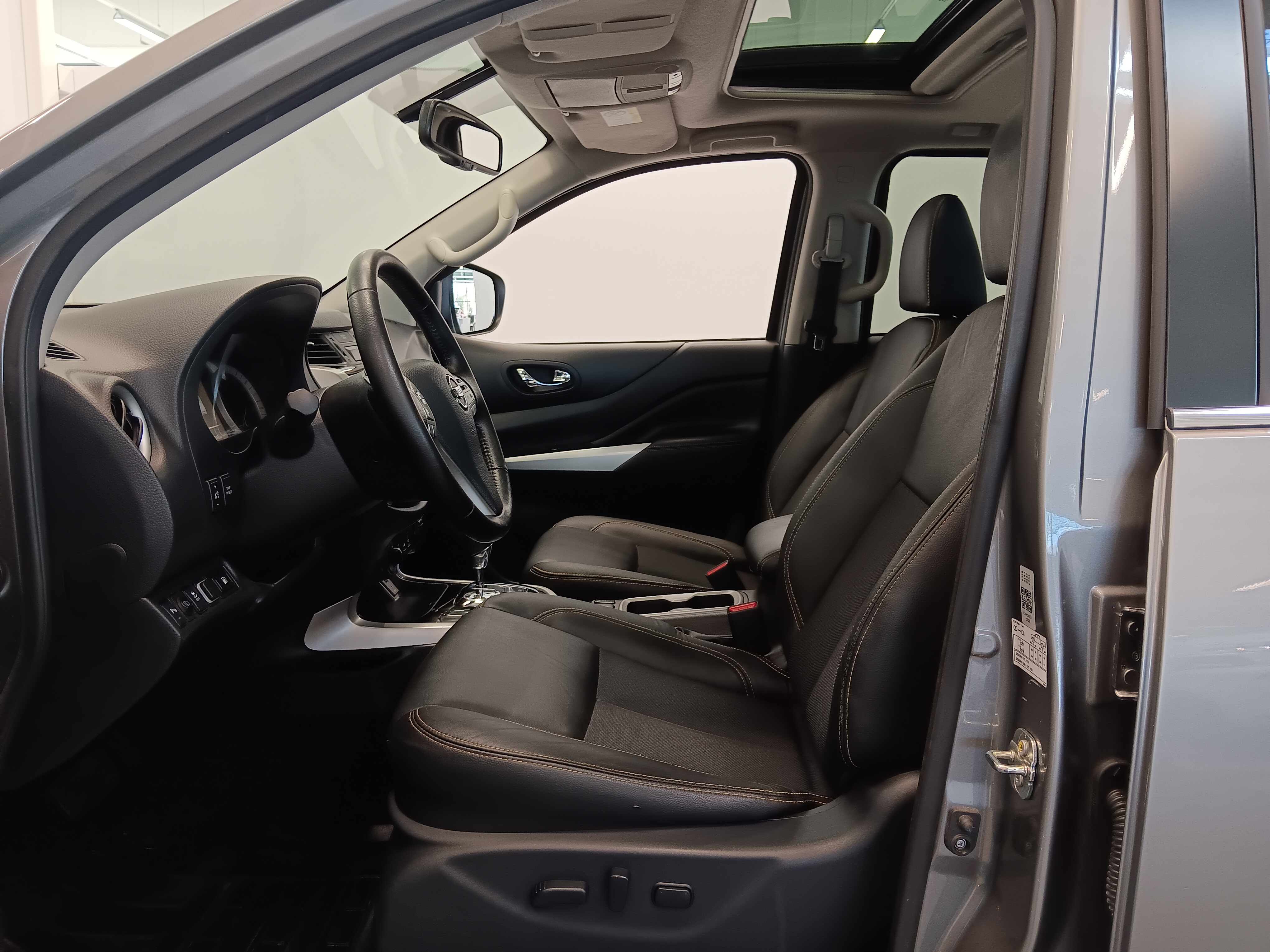 Nissan NAVARA DOUBLE CAB 2,3 DCI 190HP AT N-GUARD