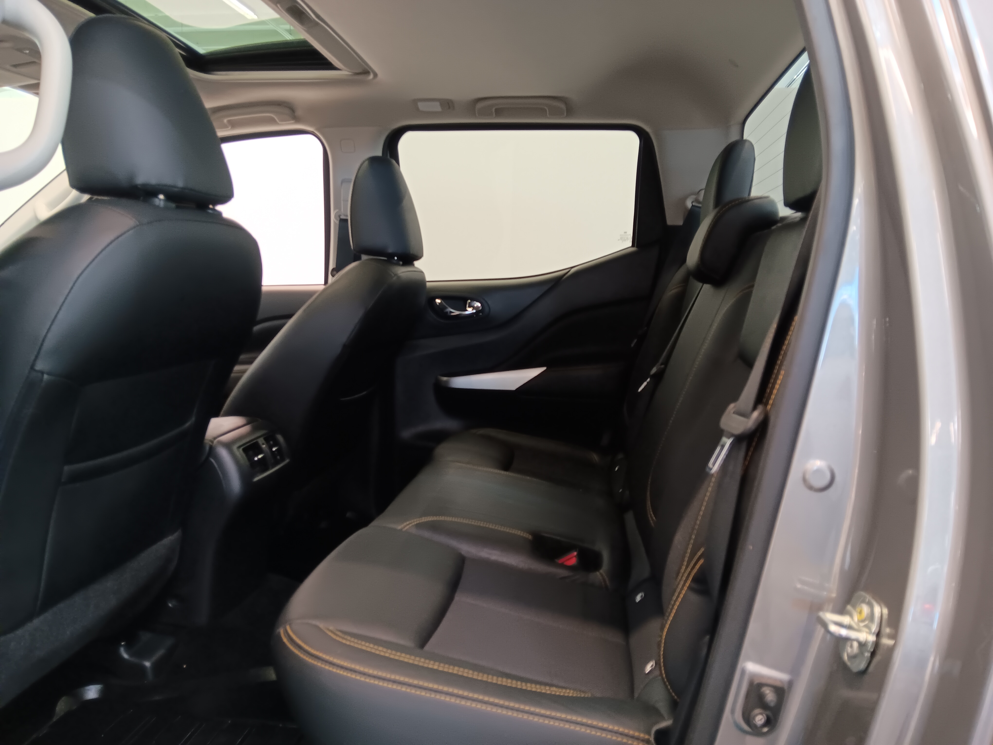 Nissan NAVARA DOUBLE CAB 2,3 DCI 190HP AT N-GUARD