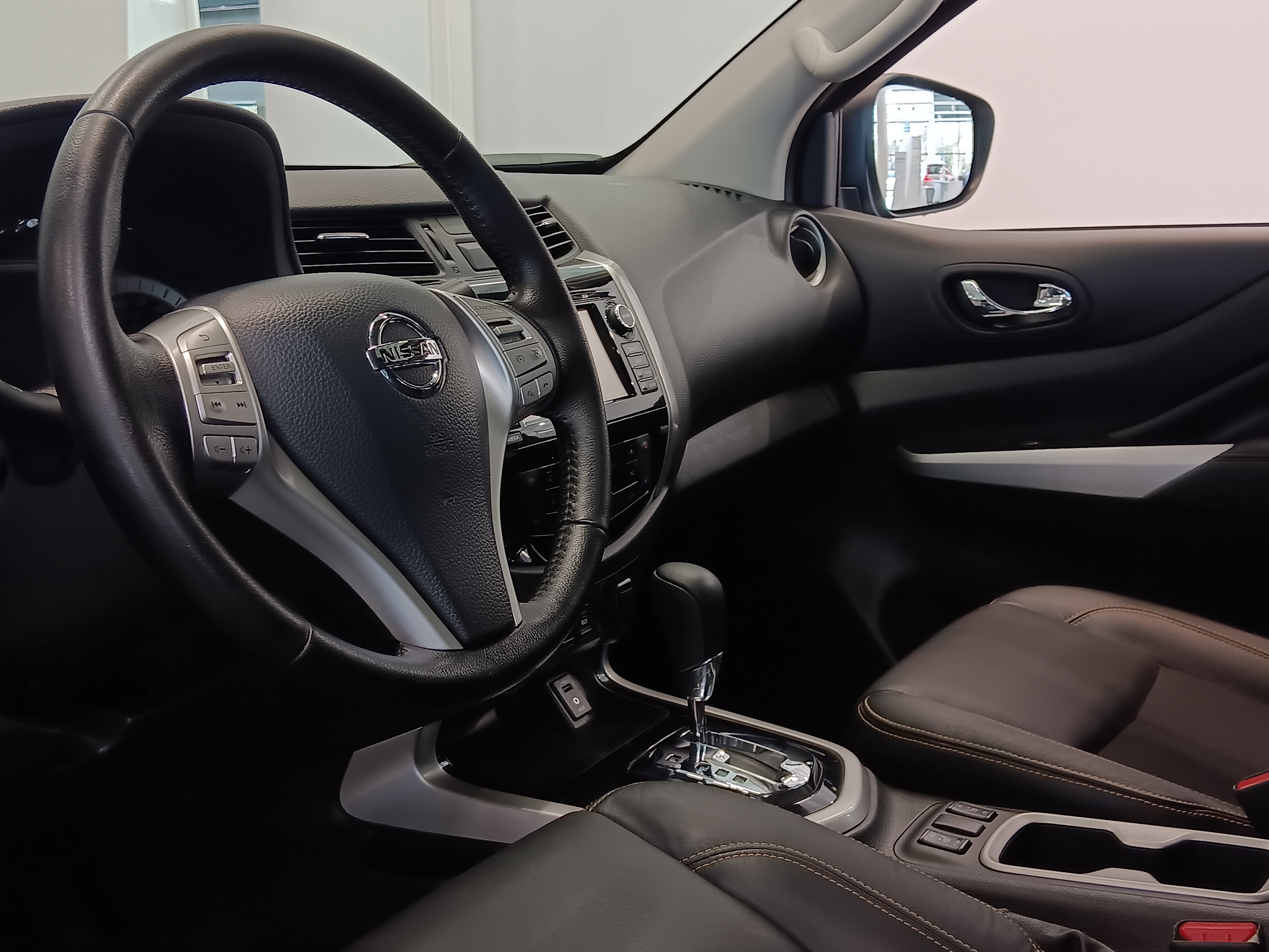 Nissan NAVARA DOUBLE CAB 2,3 DCI 190HP AT N-GUARD