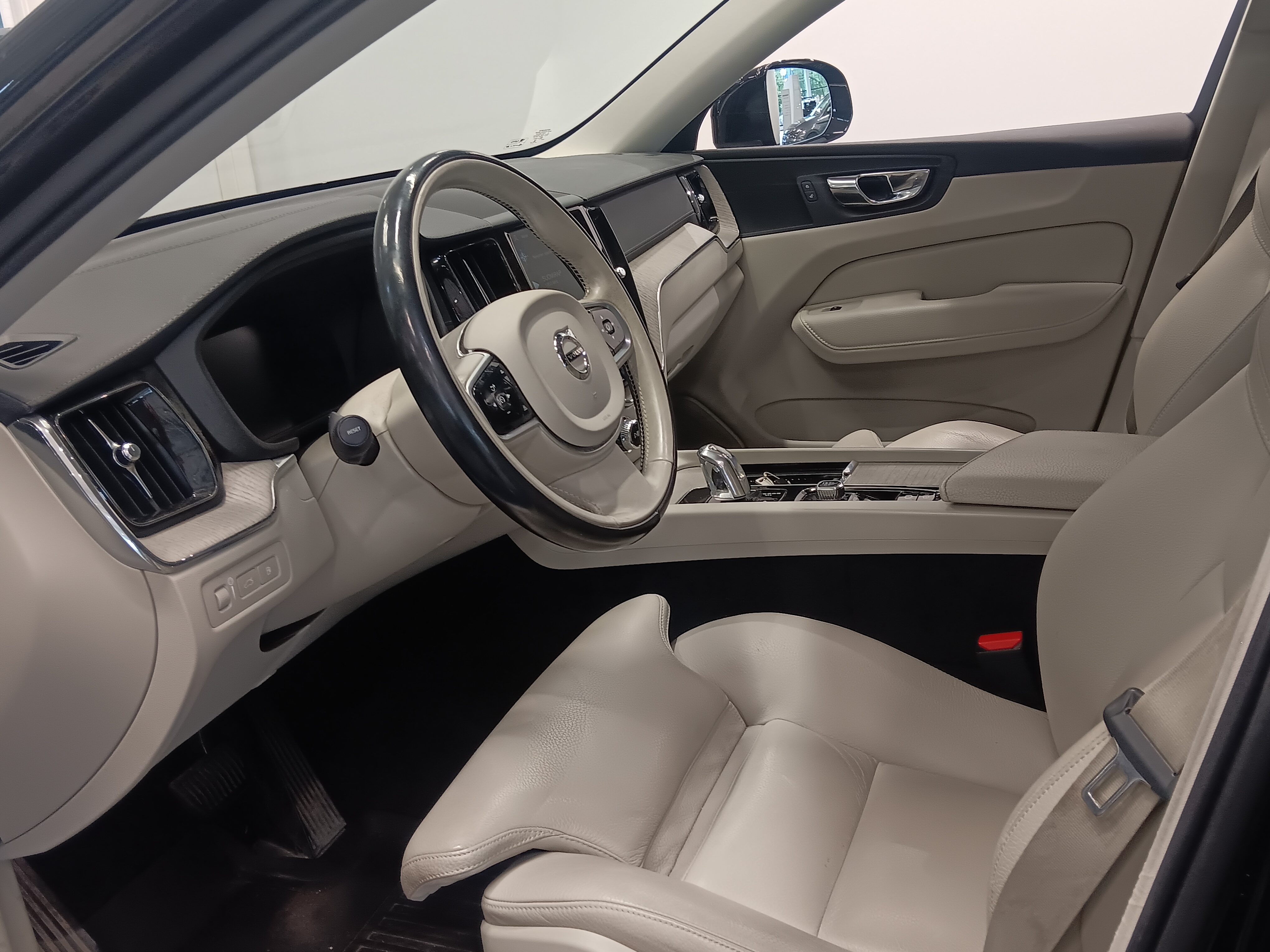 Volvo XC60 2019, kuva 3/4