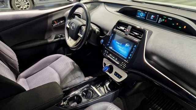 Toyota PRIUS PLUG-IN ACTIVE