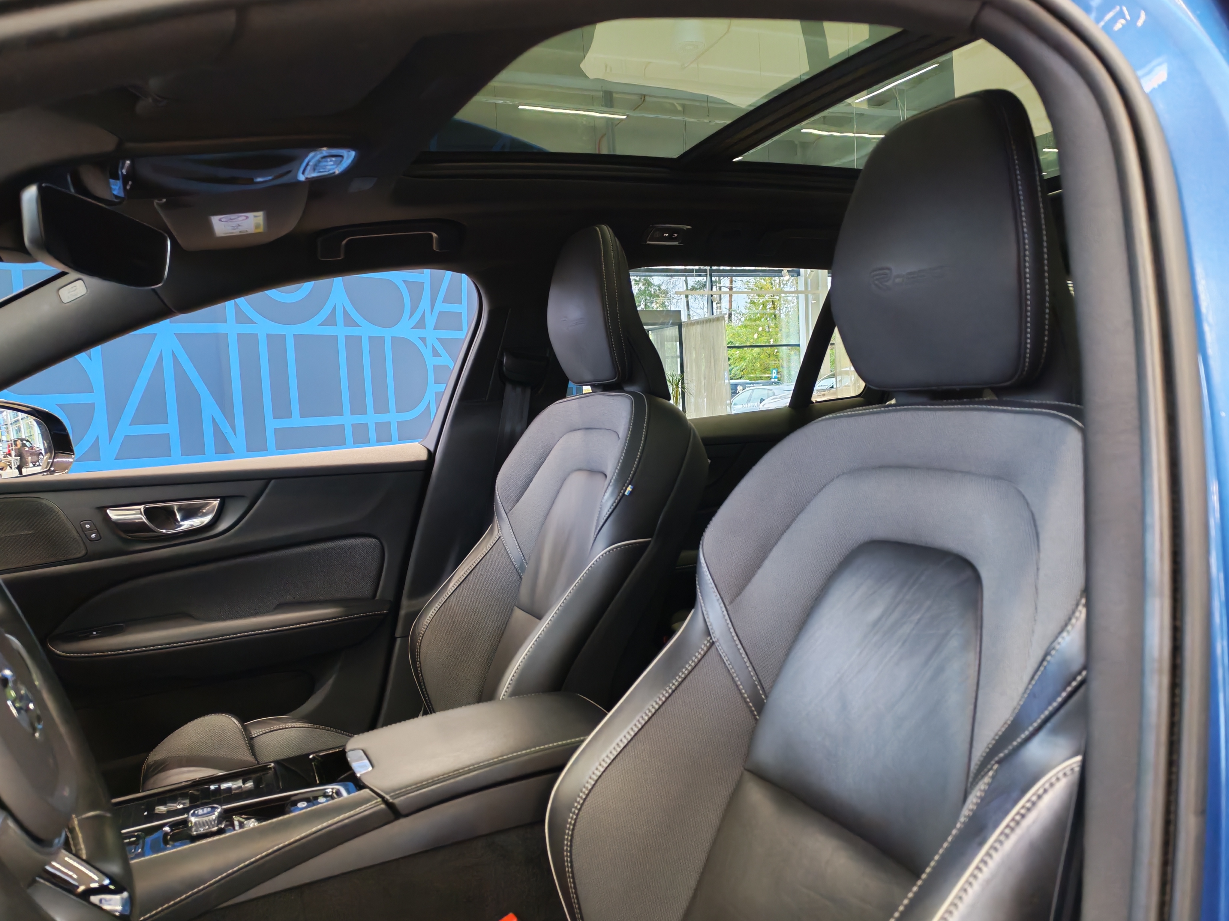 Volvo V60 T8 AWD R-DESIGN AUT TAKUU 12KK/20TKM
