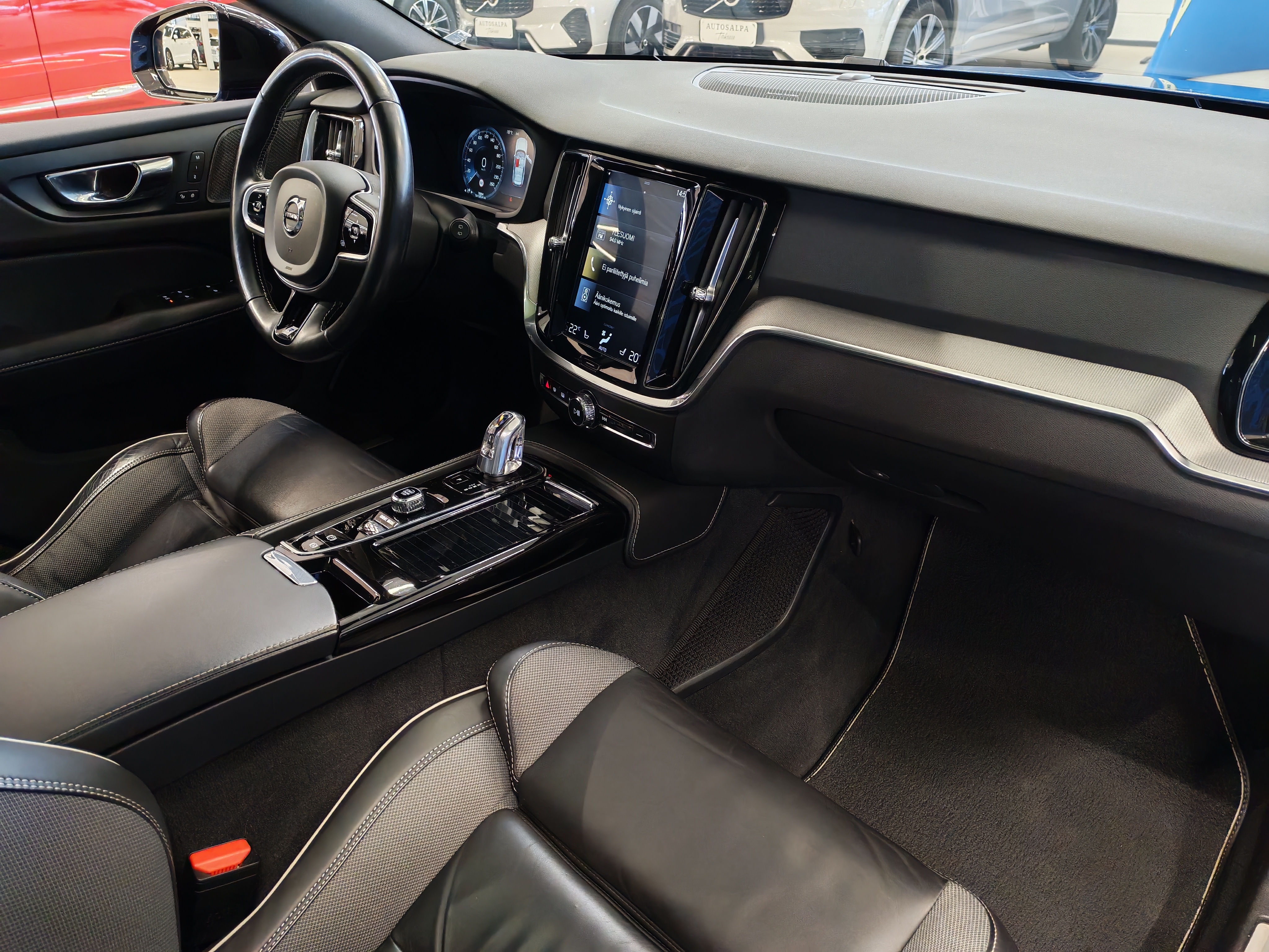 Volvo V60 T8 AWD R-DESIGN AUT TAKUU 12KK/20TKM