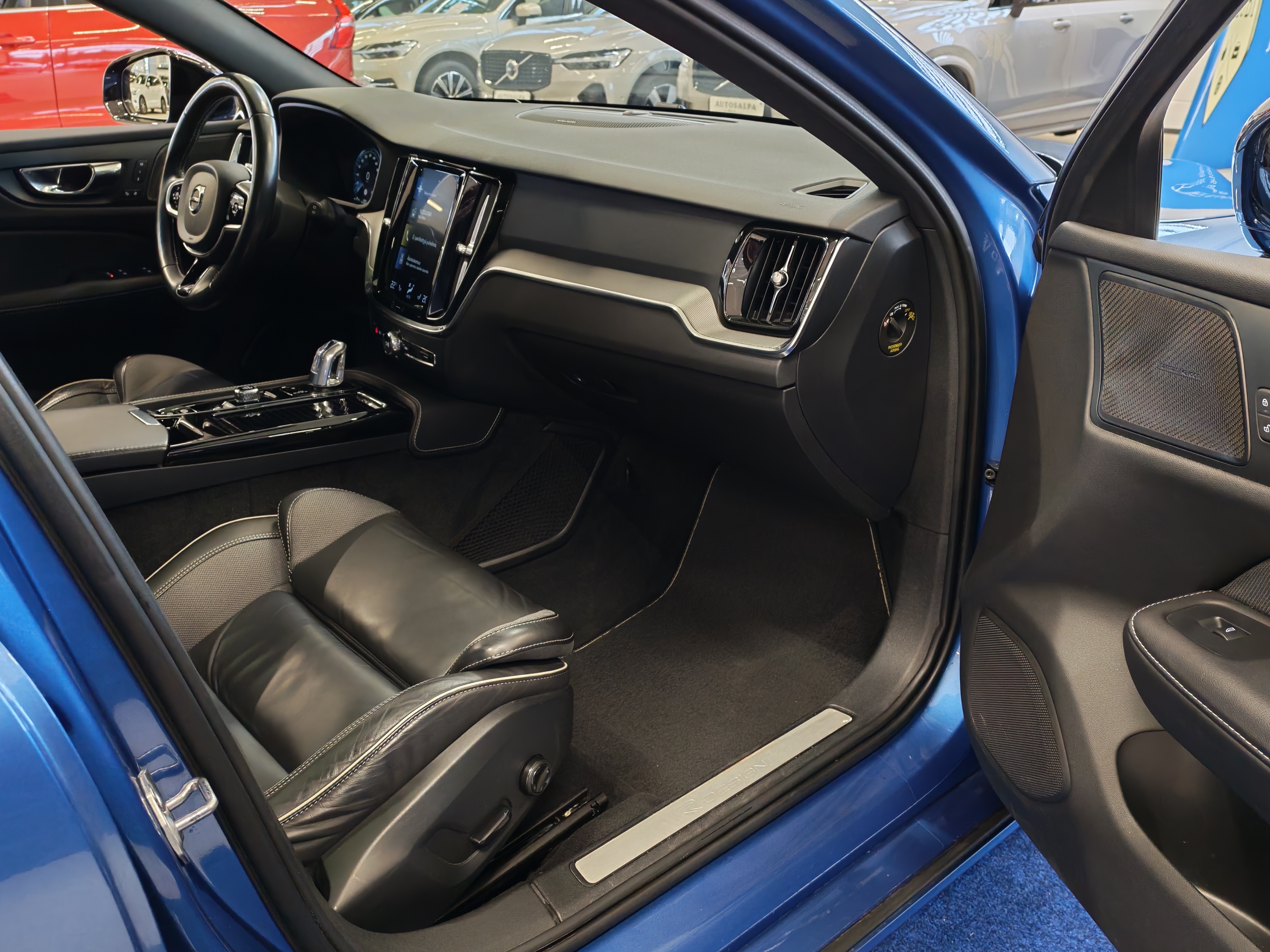 Volvo V60 T8 AWD R-DESIGN AUT TAKUU 12KK/20TKM