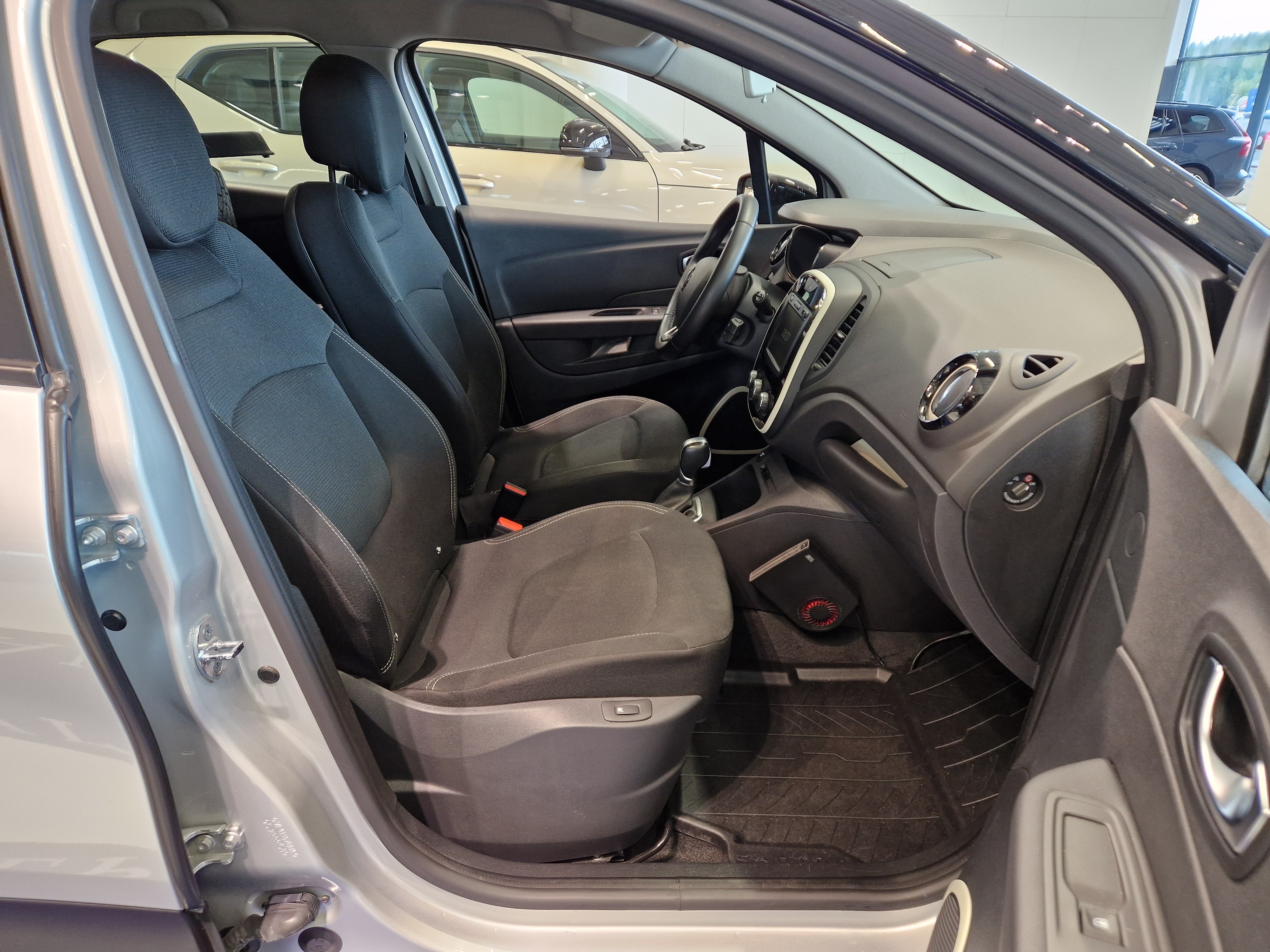 Renault CAPTUR TCE 150 EDC-AUT FÊTE