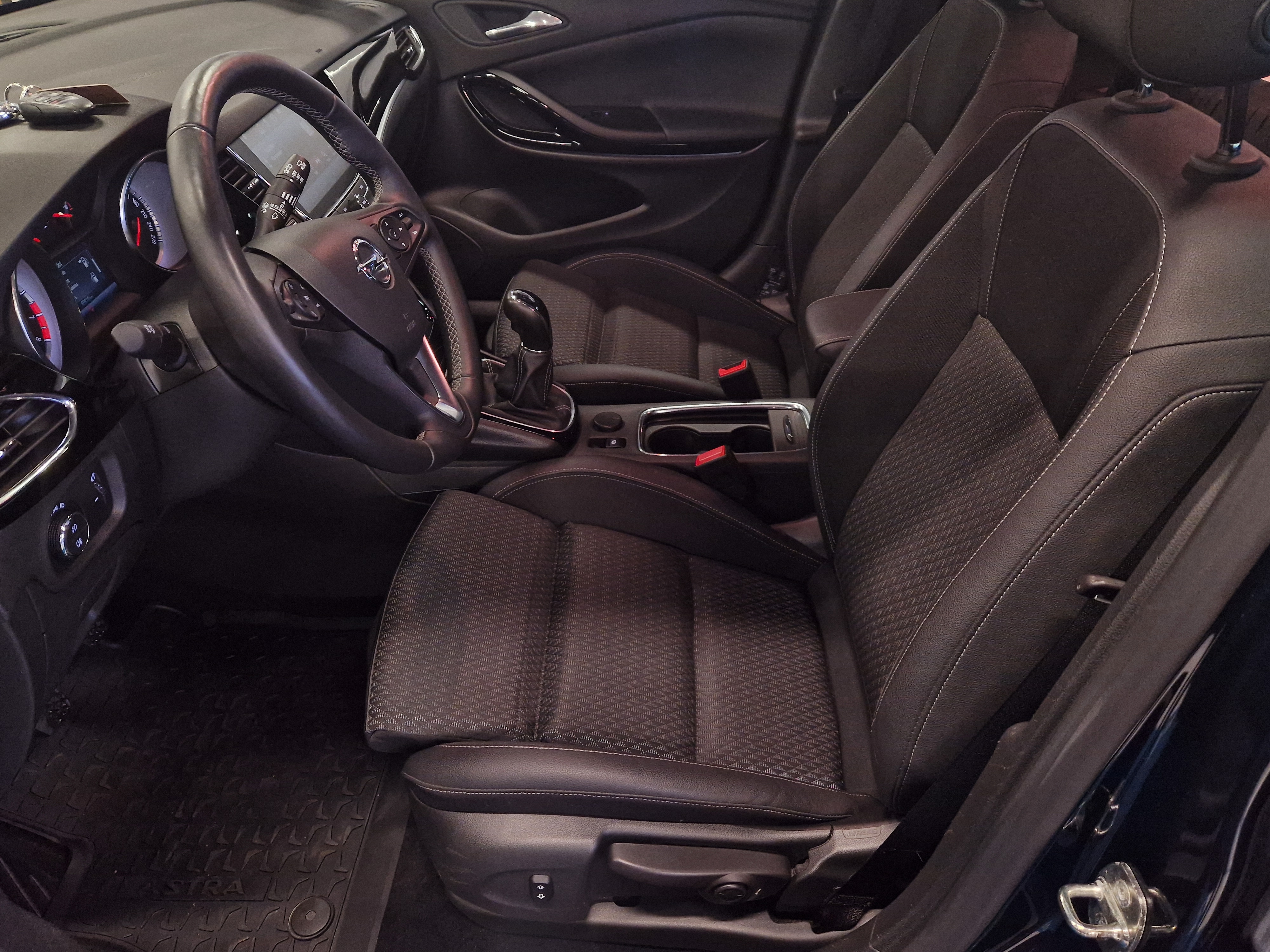 Opel ASTRA SPORTS TOURER INNOVATION PLUS 105 TURBO