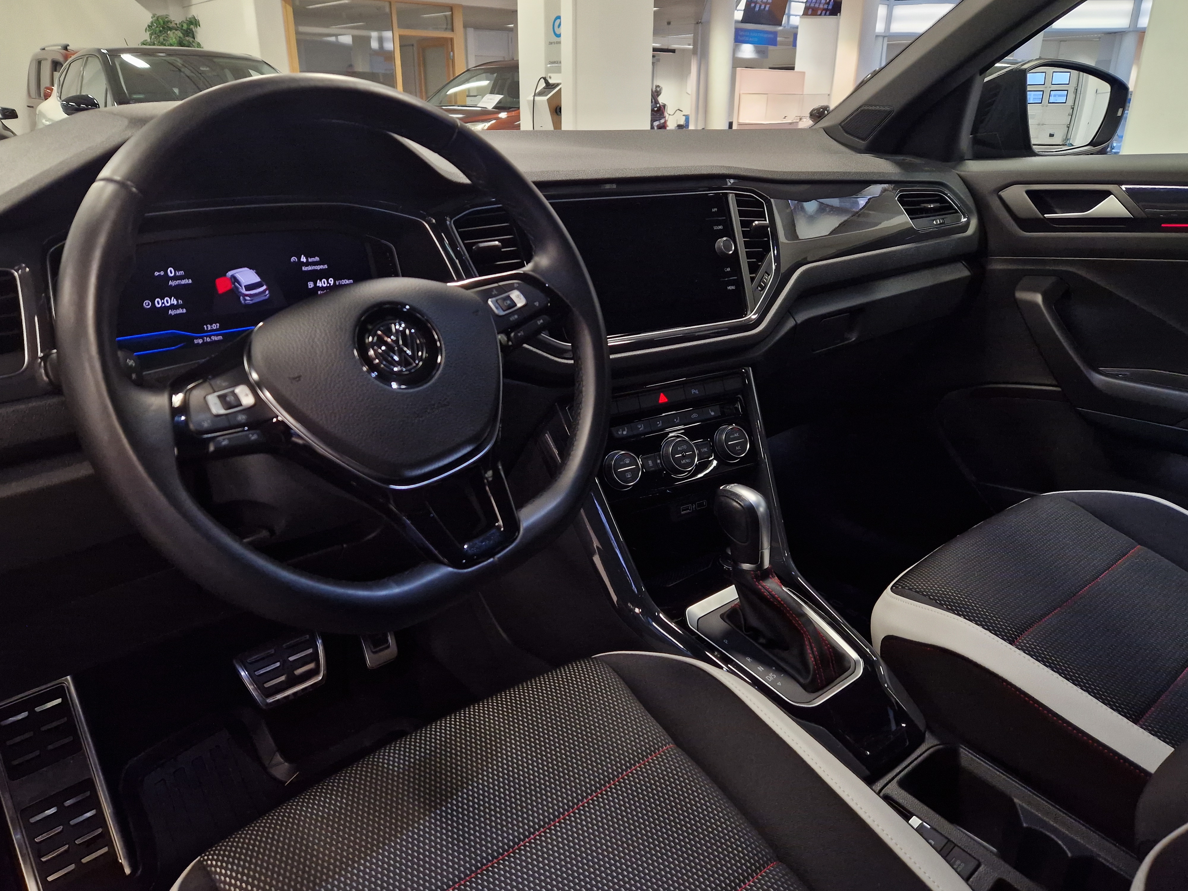 Volkswagen T-Roc 2019, bild 6/13