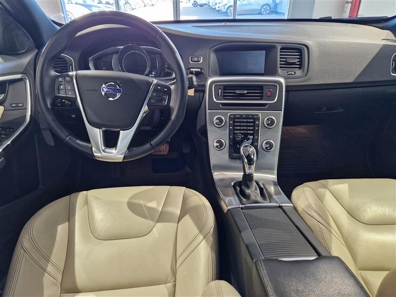 Volvo V60 D4 BUSINESS SUMMUM EDITION AUT