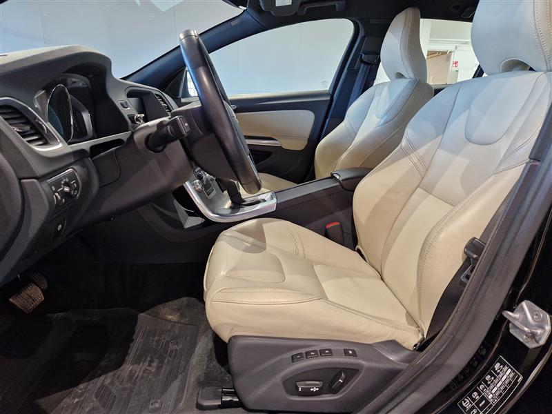 Volvo V60 D4 BUSINESS SUMMUM EDITION AUT