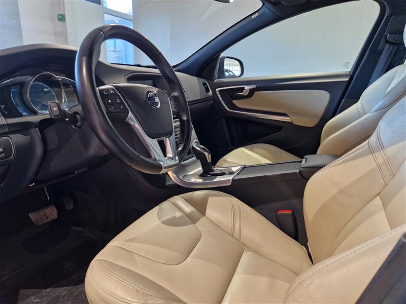 Volvo V60 D4 BUSINESS SUMMUM EDITION AUT