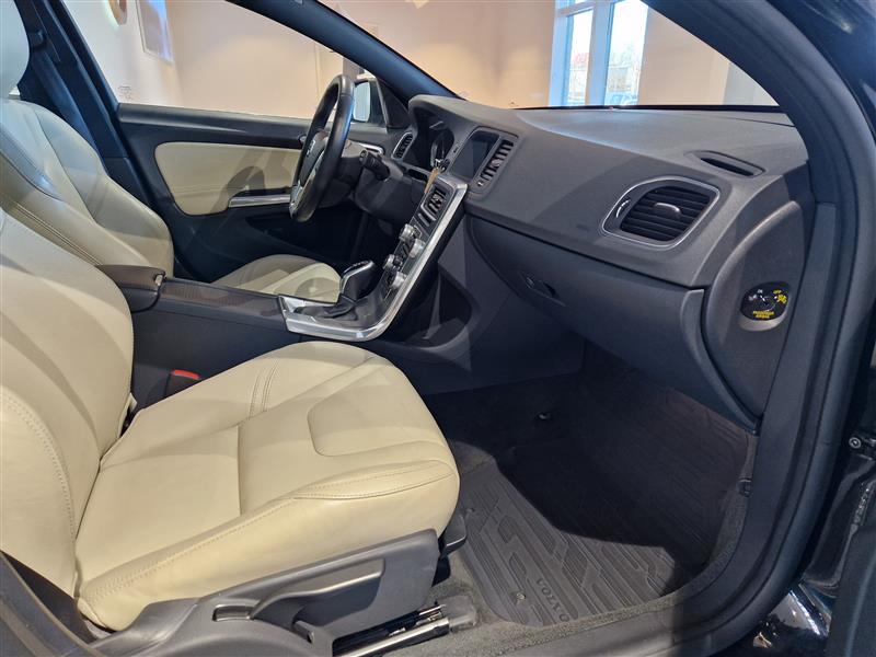 Volvo V60 D4 BUSINESS SUMMUM EDITION AUT