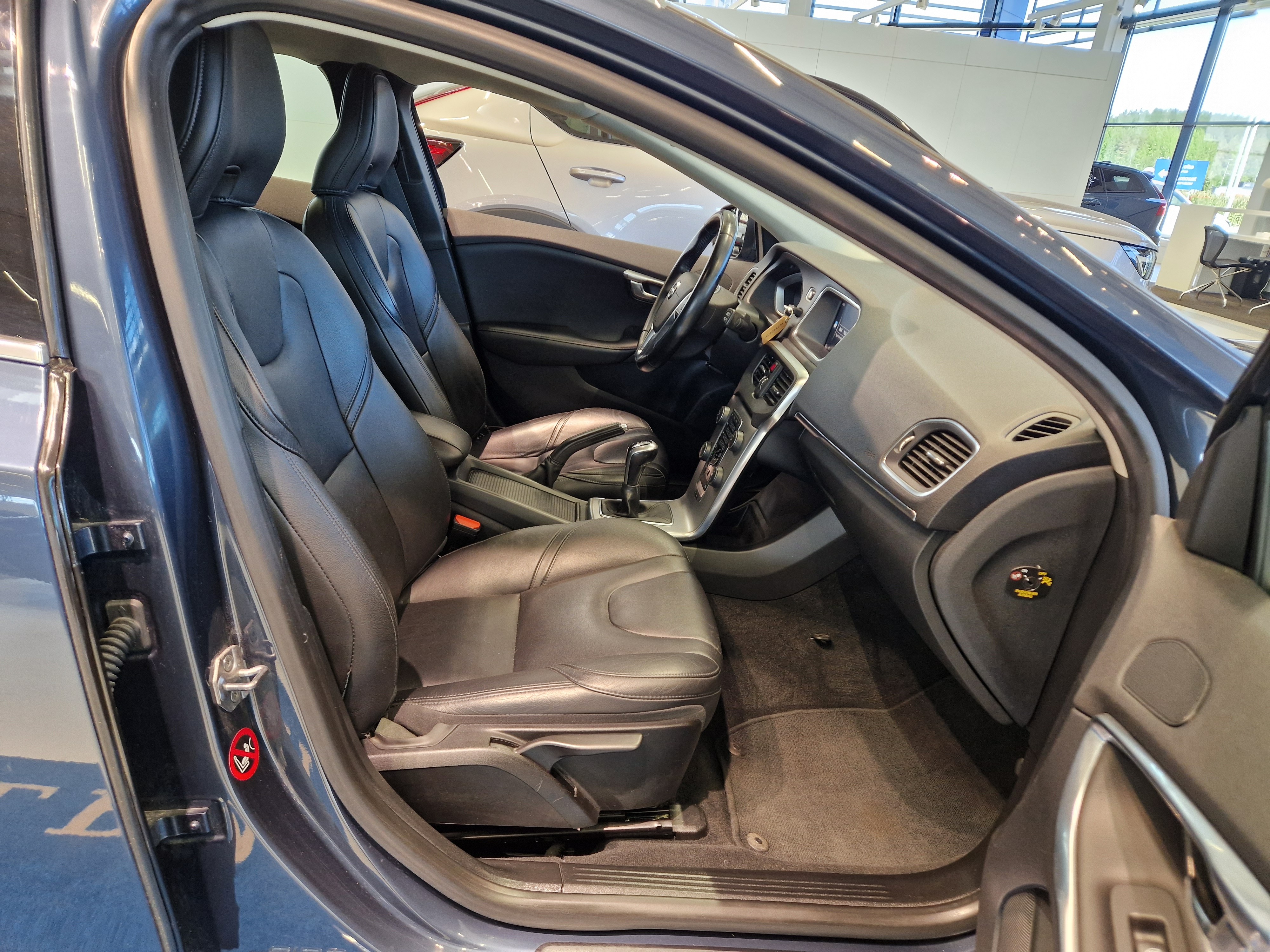 Volvo V40 T2 BUSINESS INSCRIPTION TAKUU 12KK/20TKM