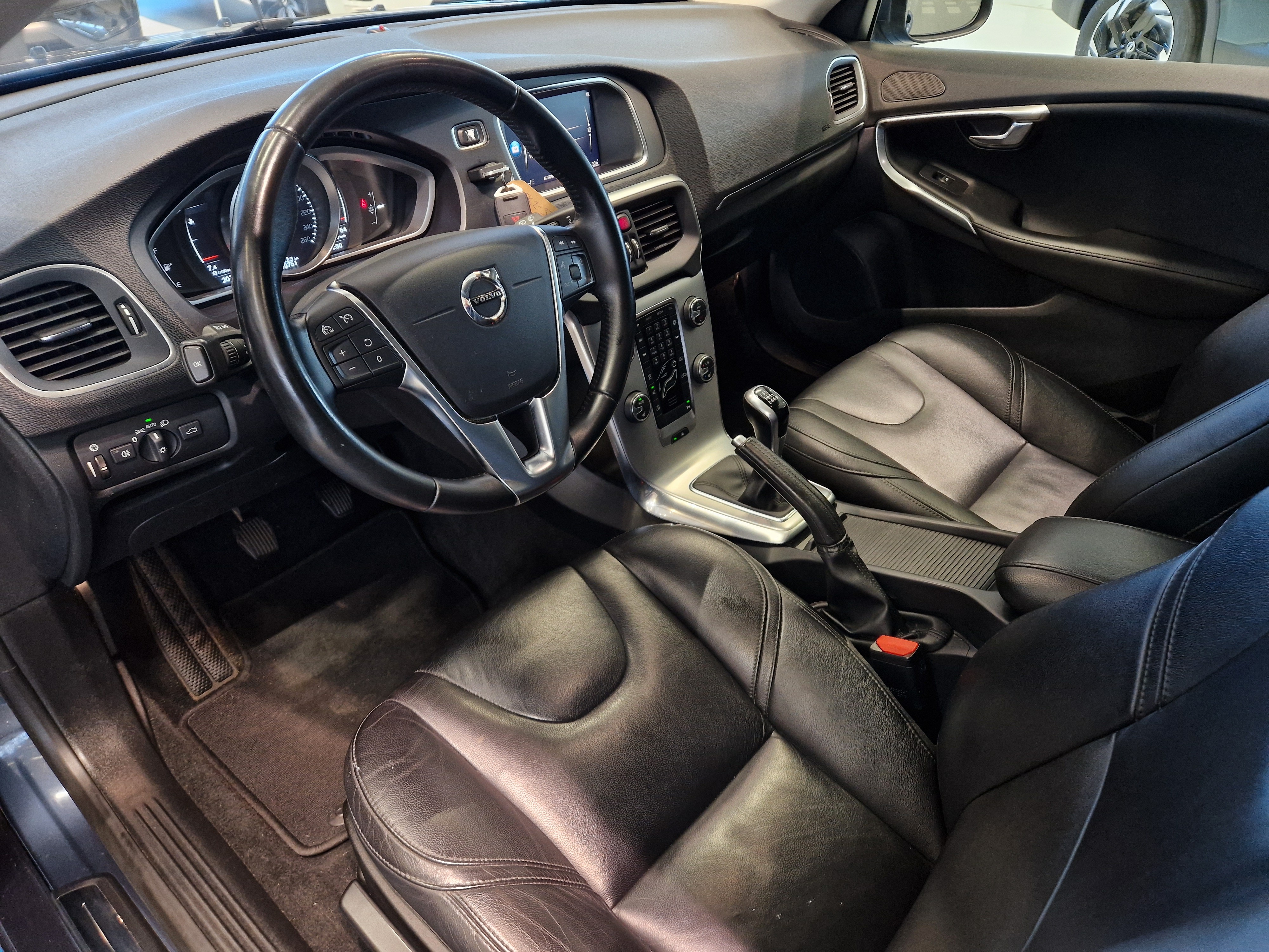 Volvo V40 T2 BUSINESS INSCRIPTION TAKUU 12KK/20TKM