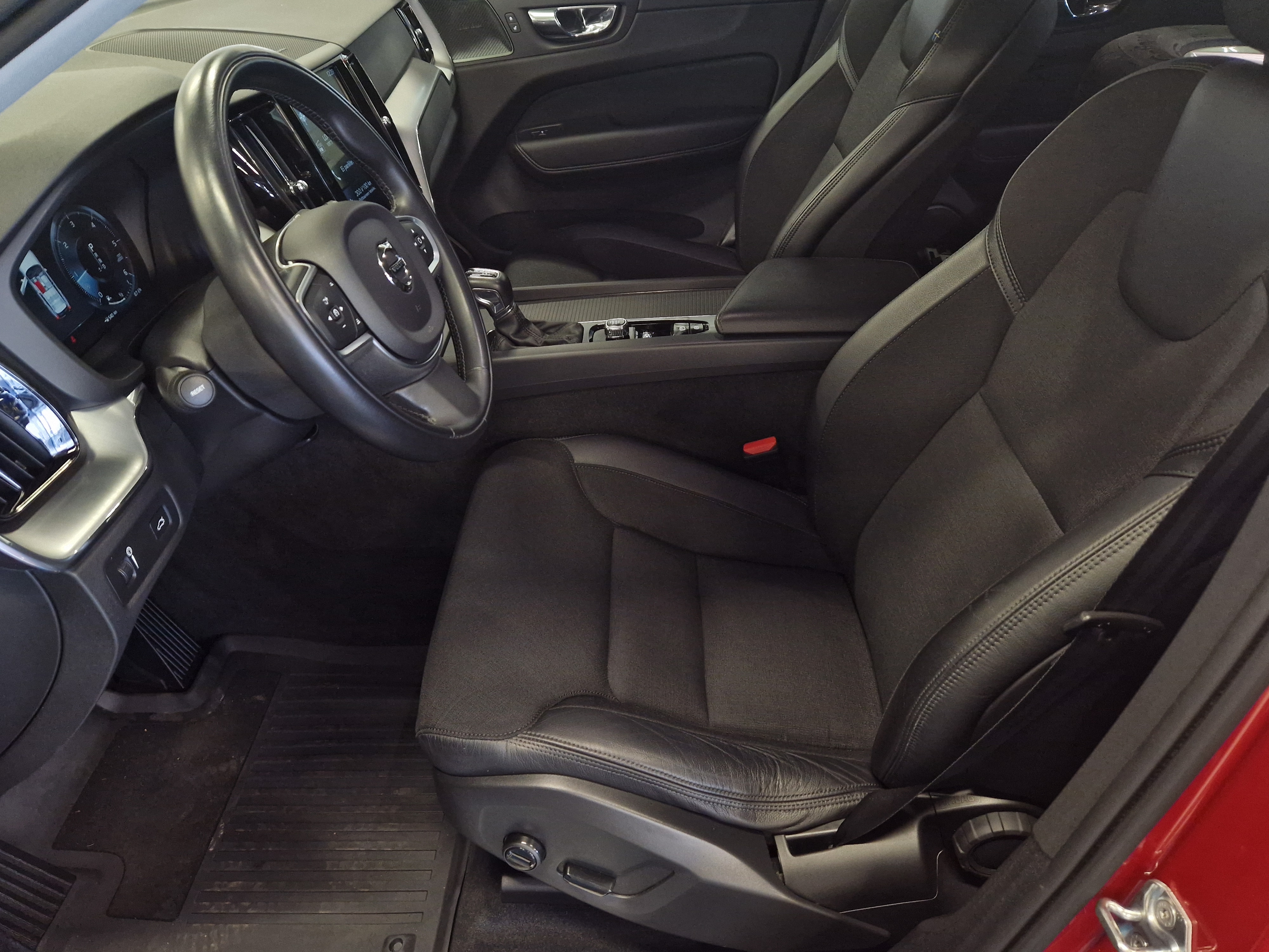 Volvo XC60 D4 AWD MOMENTUM AUT.