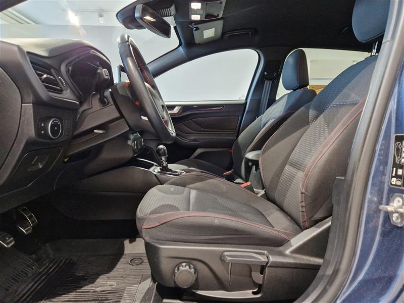 Ford FOCUS 1,5 ECOBOOST 182HV M6 ST-LINE WAGON