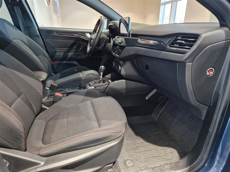 Ford FOCUS 1,5 ECOBOOST 182HV M6 ST-LINE WAGON