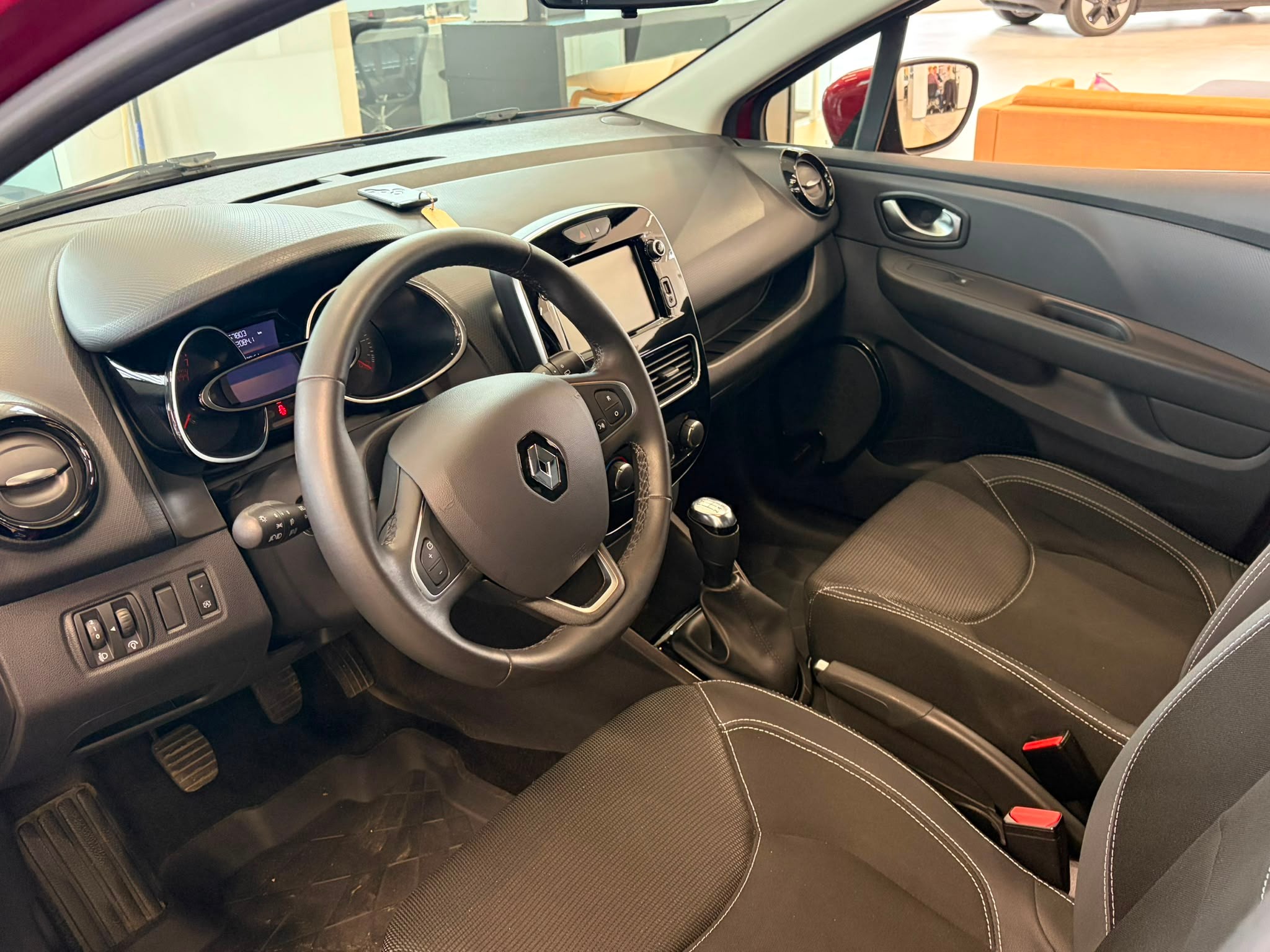 Renault Clio TCe 90 Zen 2019, kuva 3/13