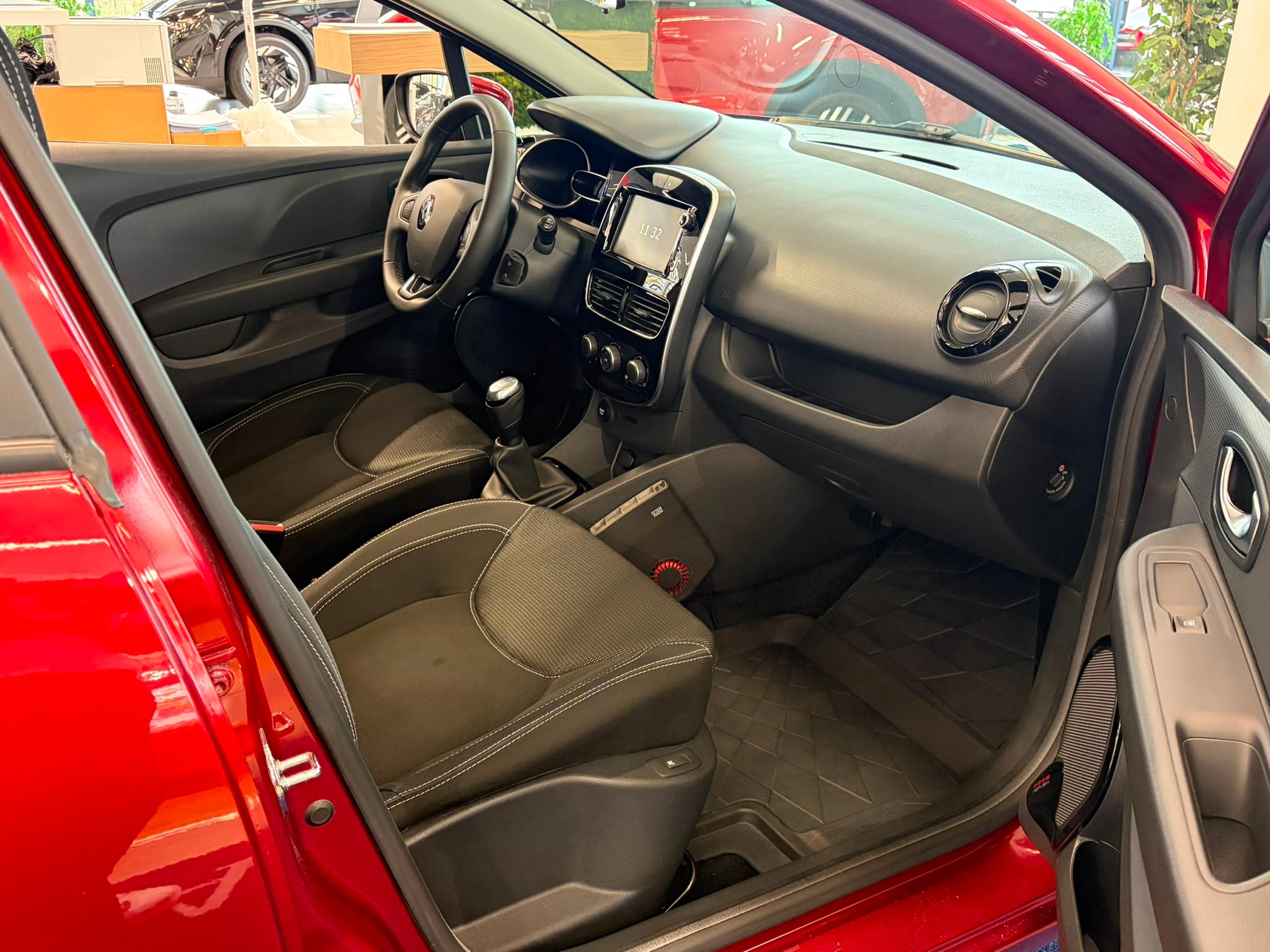 Renault Clio TCe 90 Zen 2019, kuva 6/13