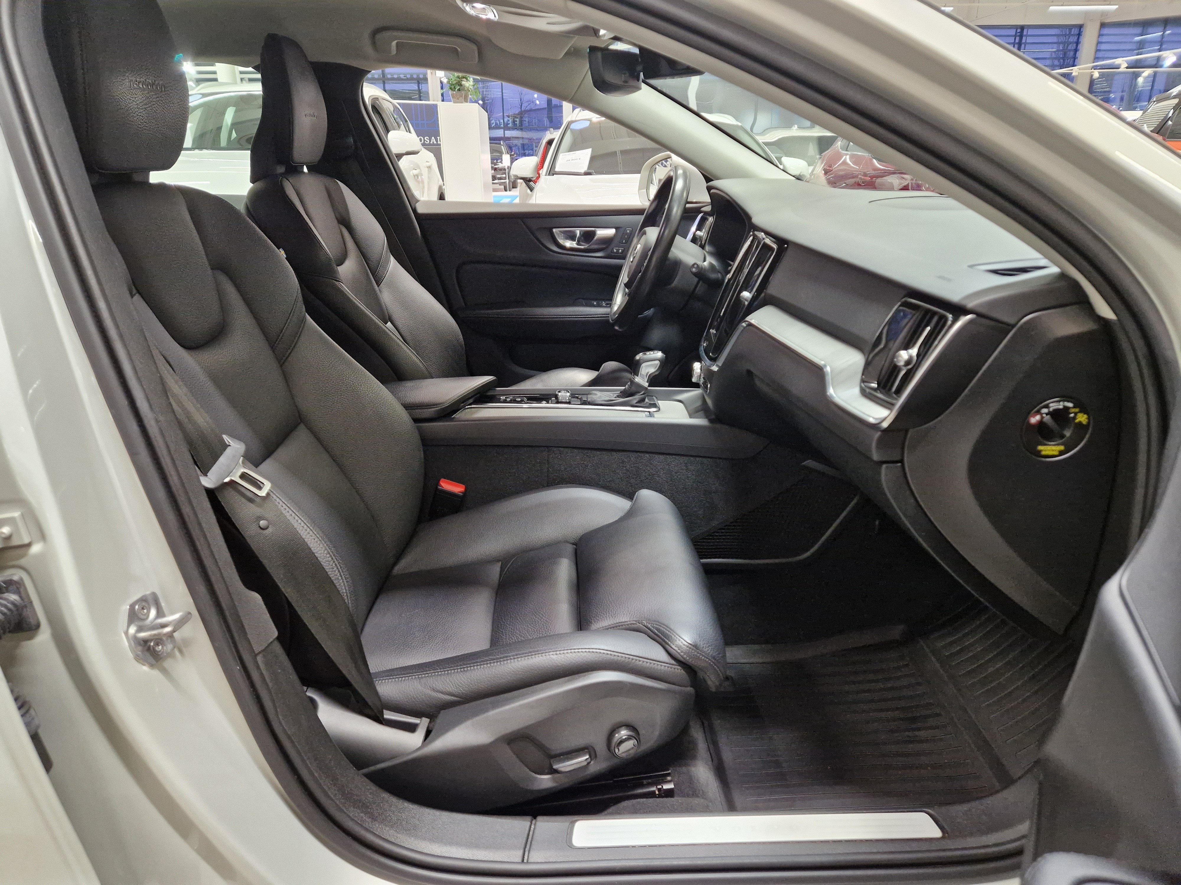 Volvo V60 D3 INSCRIPTION AUT TAKUU 24KK/40TKM