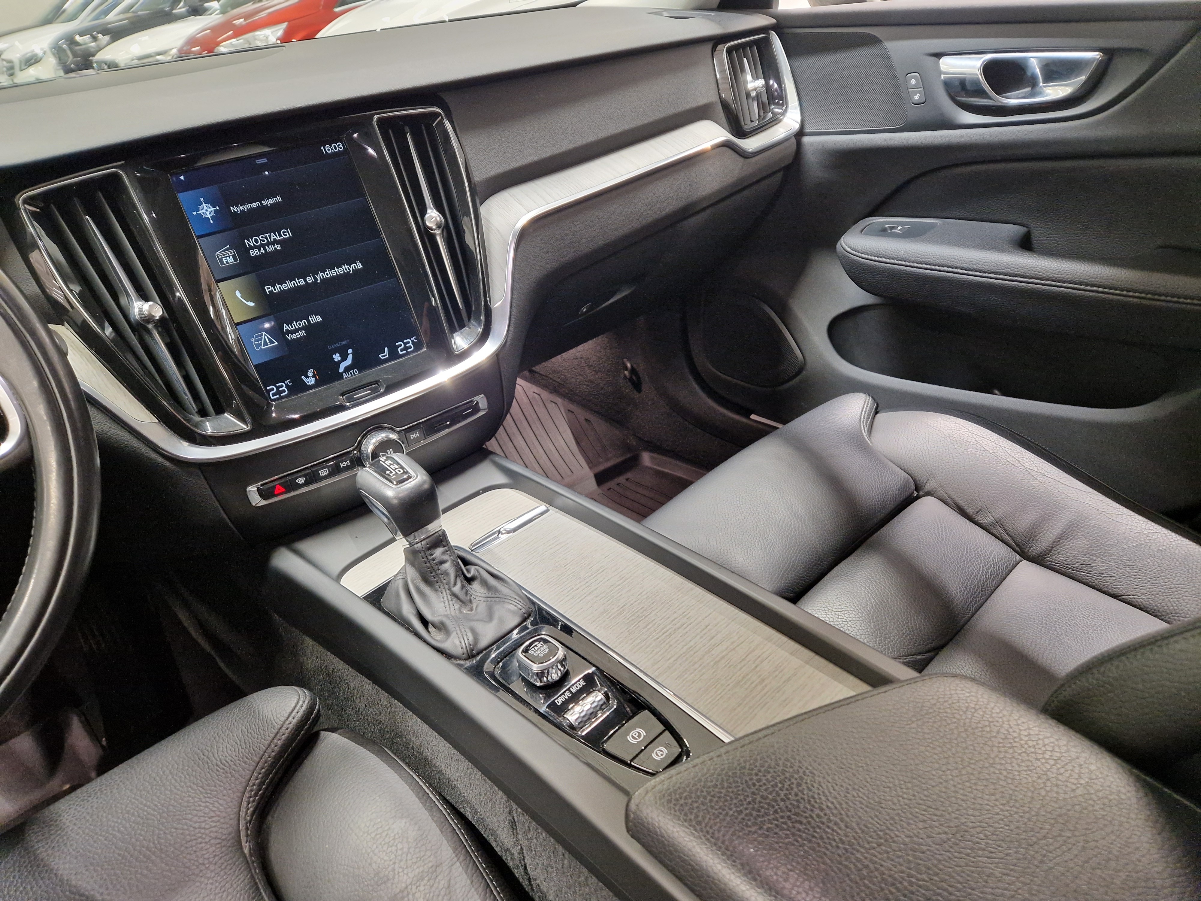 Volvo V60 D3 INSCRIPTION AUT TAKUU 24KK/40TKM