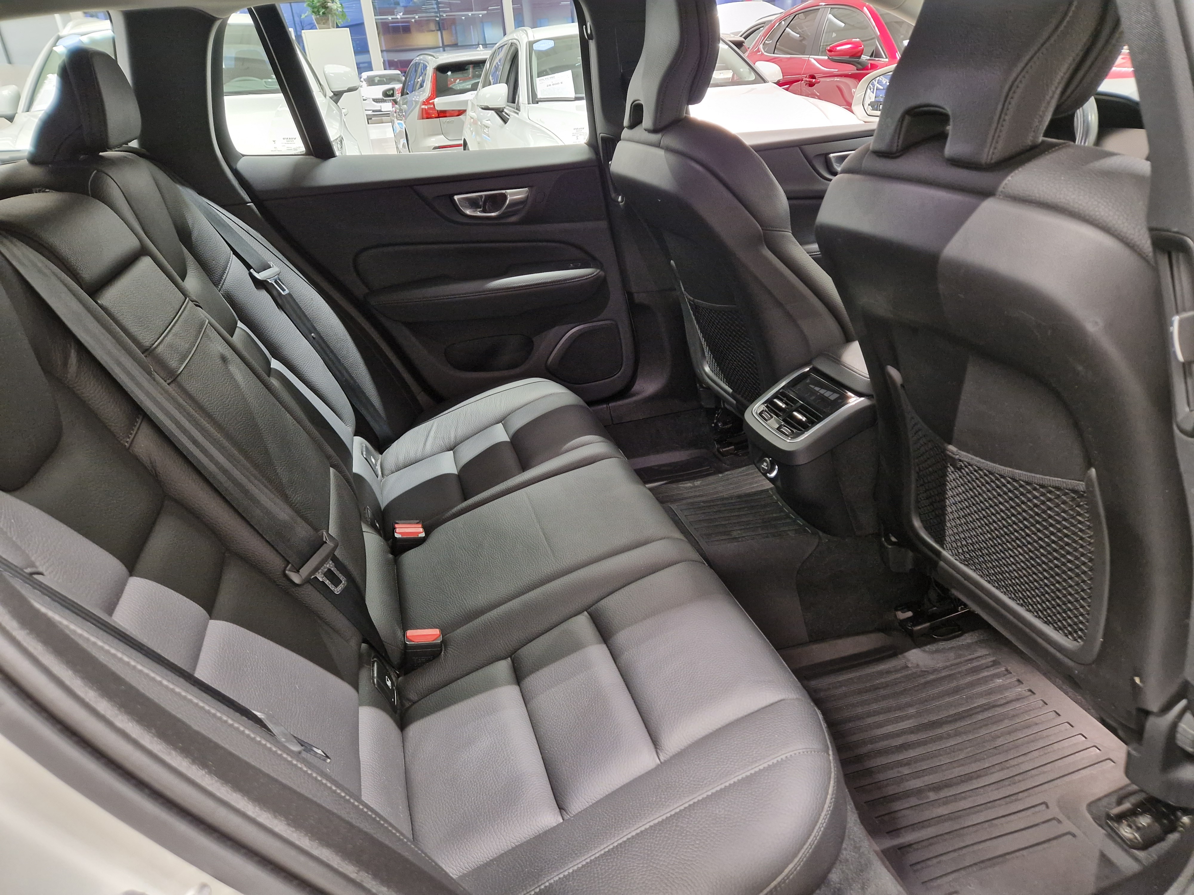 Volvo V60 D3 INSCRIPTION AUT TAKUU 24KK/40TKM