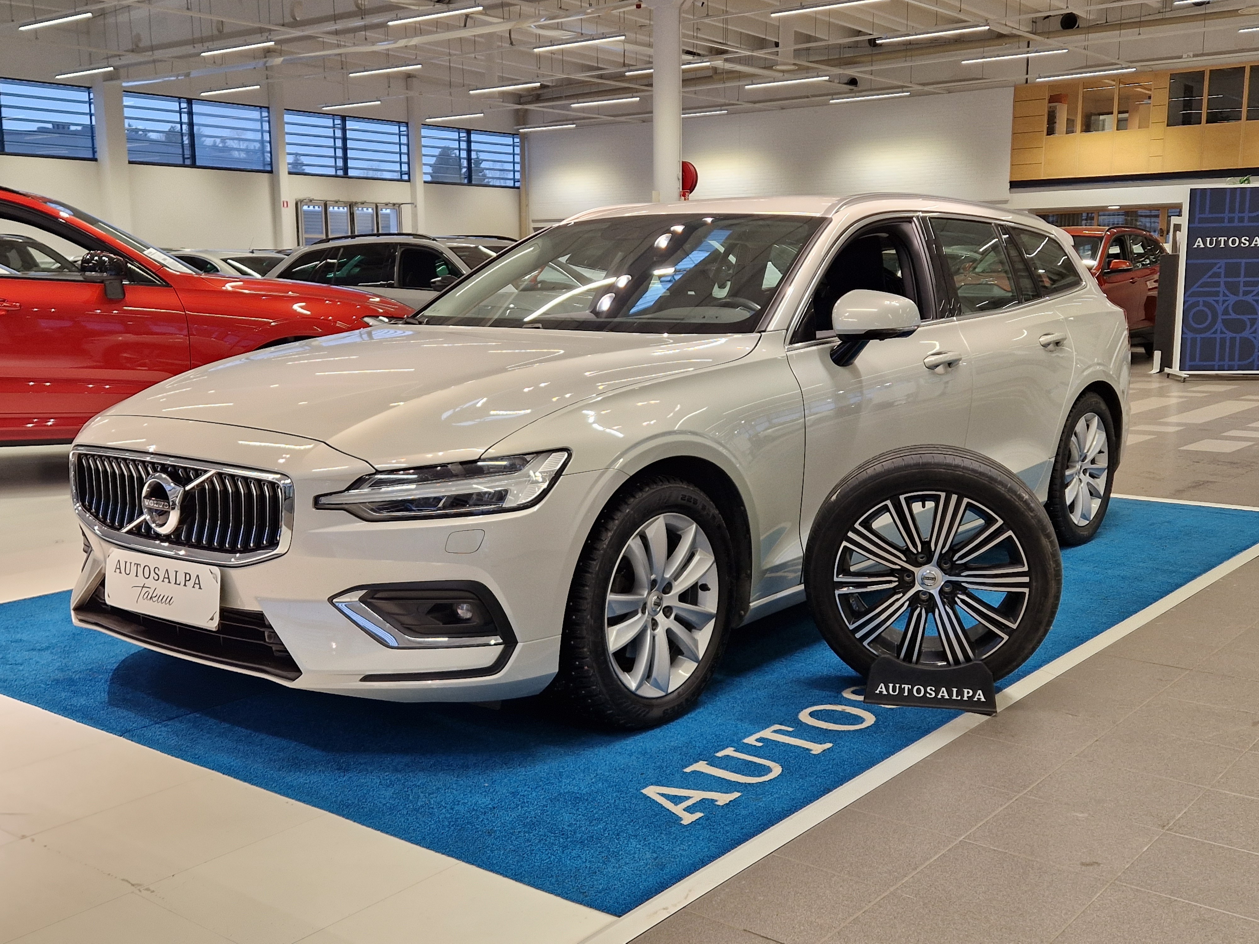 Volvo V60 D3 INSCRIPTION AUT TAKUU 24KK/40TKM