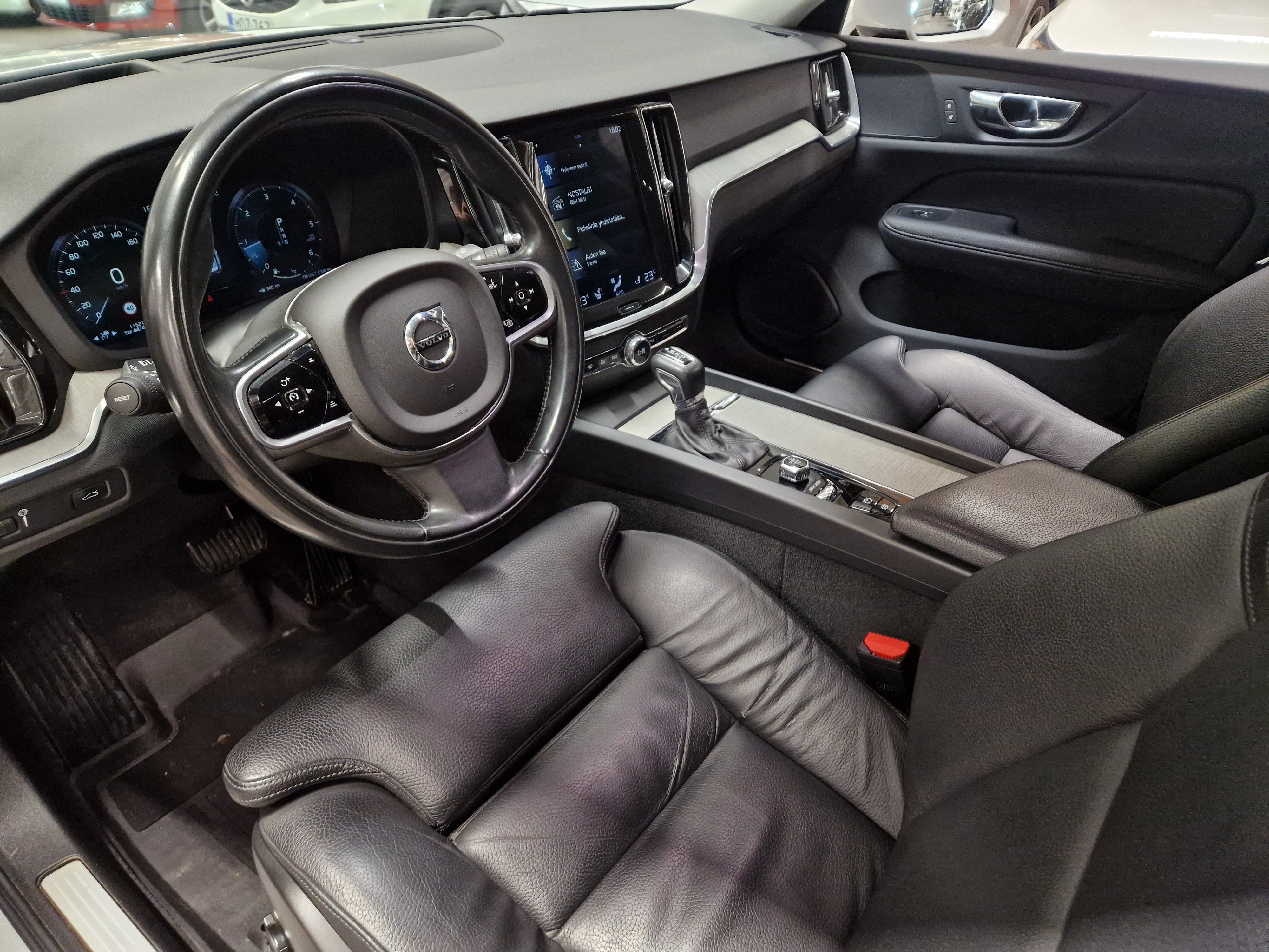 Volvo V60 D3 INSCRIPTION AUT TAKUU 24KK/40TKM