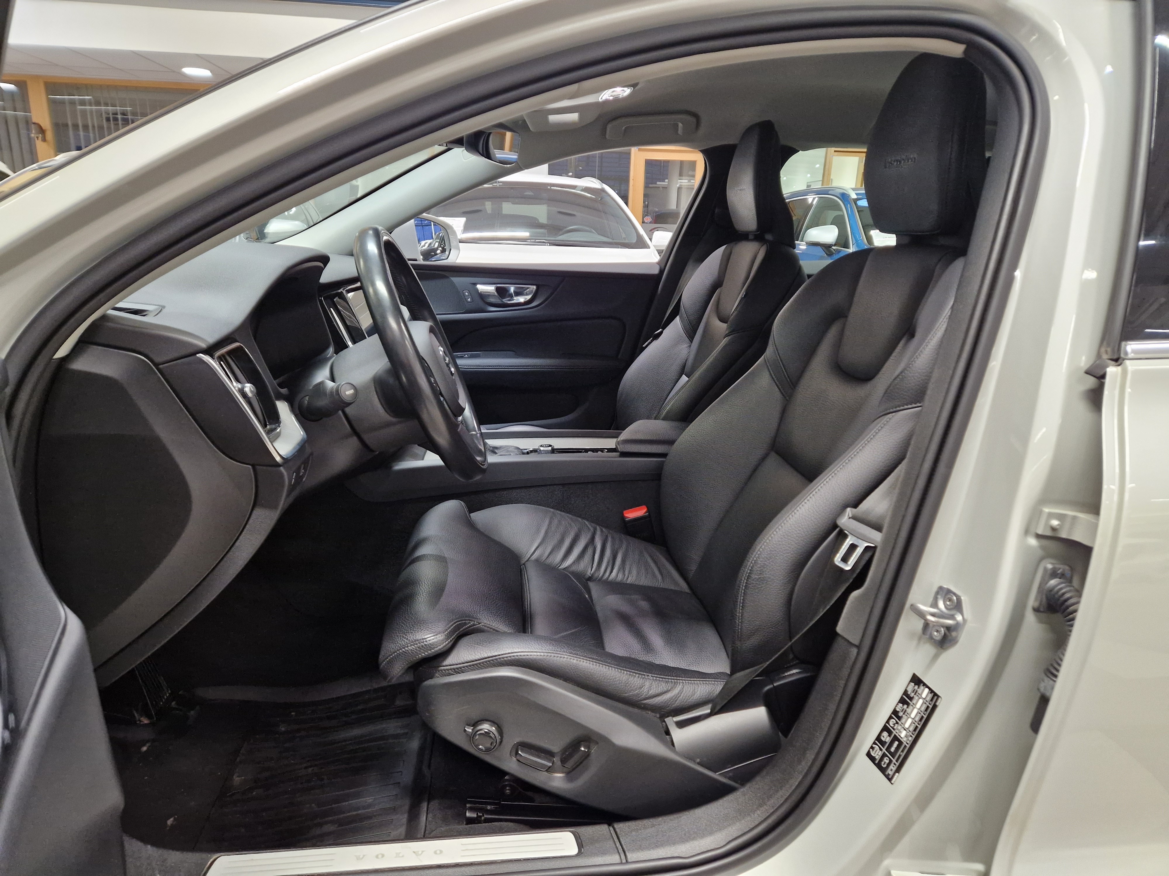 Volvo V60 D3 INSCRIPTION AUT TAKUU 24KK/40TKM