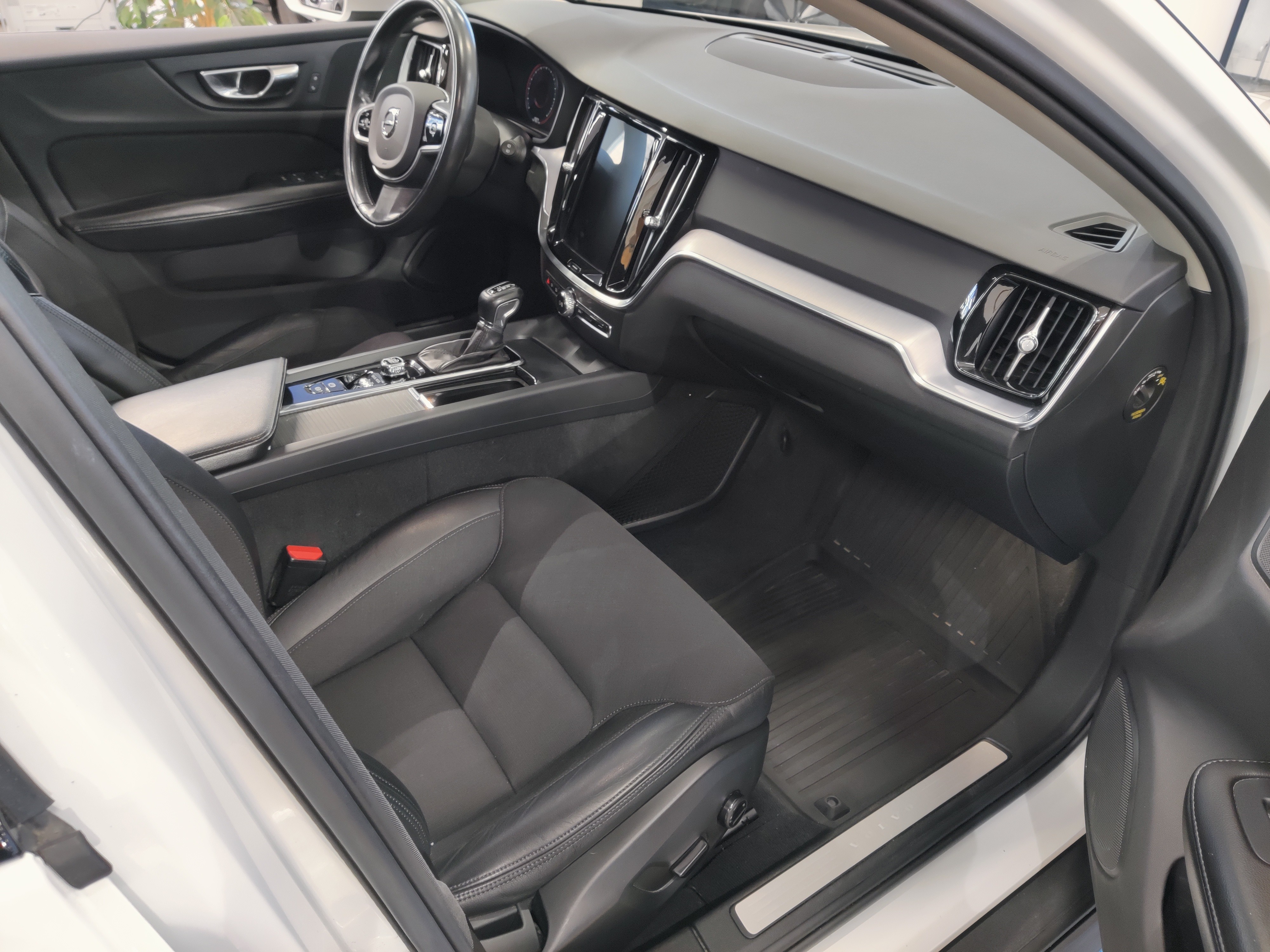 Volvo V60 CROSS COUNTRY D4 AWD BUSINESS AUT TAKUU 12KK/20TKM