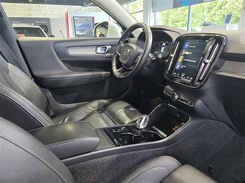 Volvo XC40 2020, photo 7/29