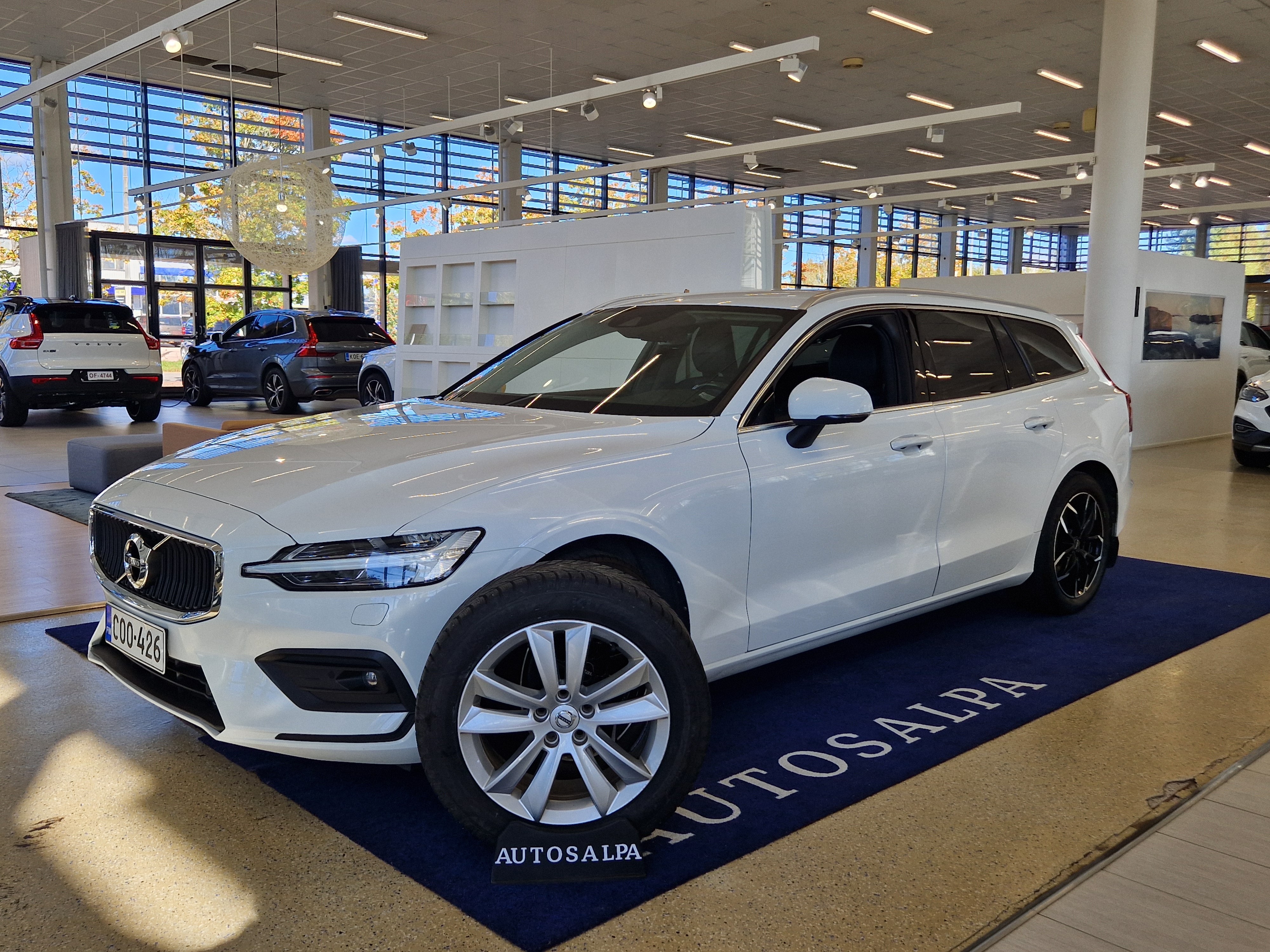 Volvo V60 D3 AWD Business aut 2020, kuva 2/18