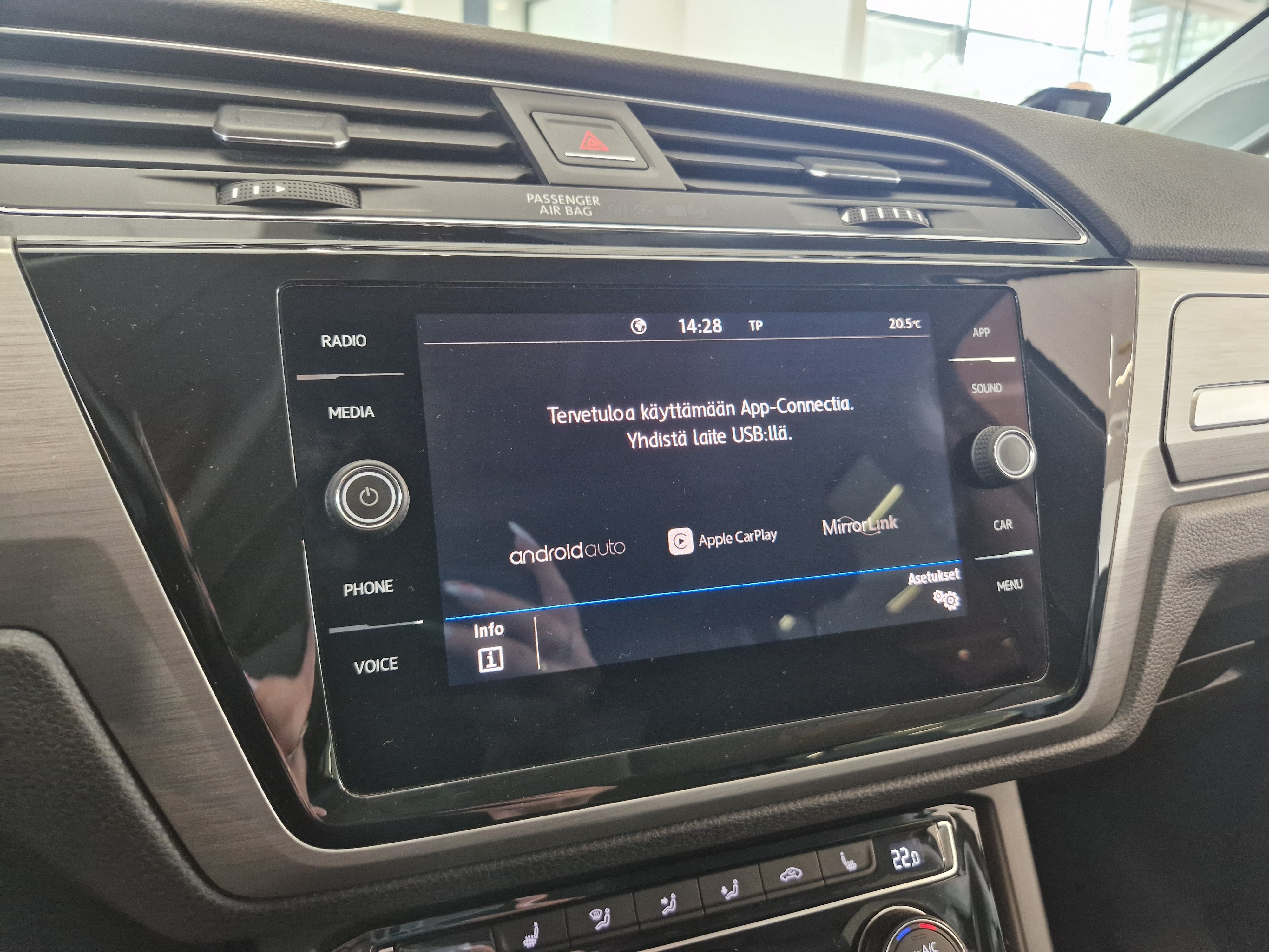 Volkswagen TOURAN R-LINE 1,5 TSI EVO 110 KW DSG-AUTOMAATTI
