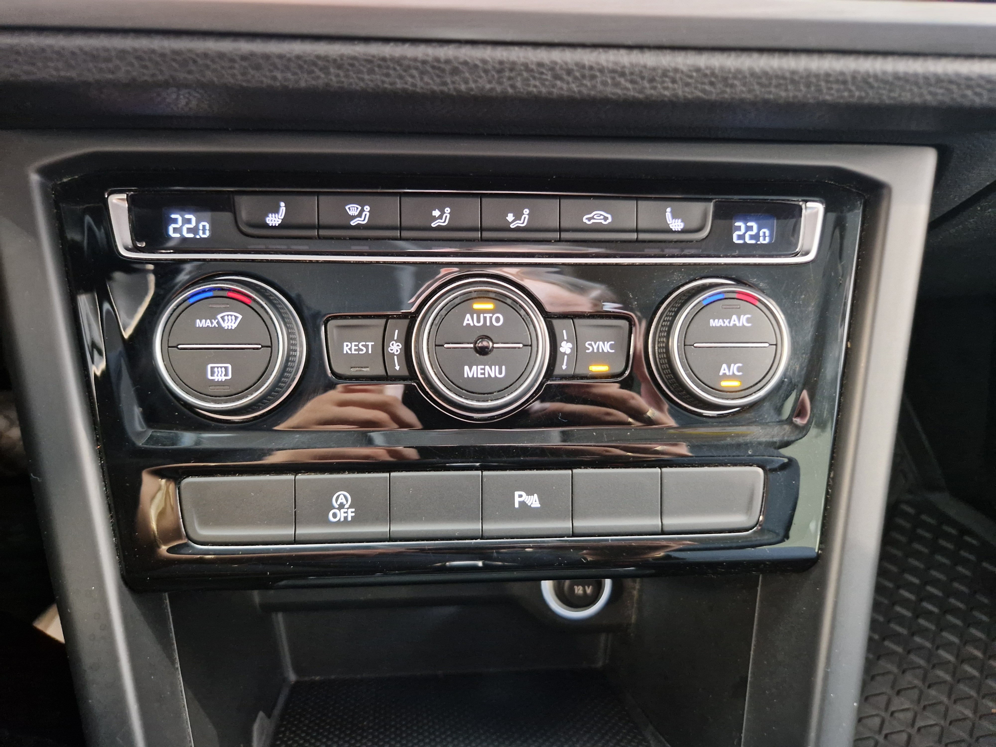 Volkswagen TOURAN R-LINE 1,5 TSI EVO 110 KW DSG-AUTOMAATTI