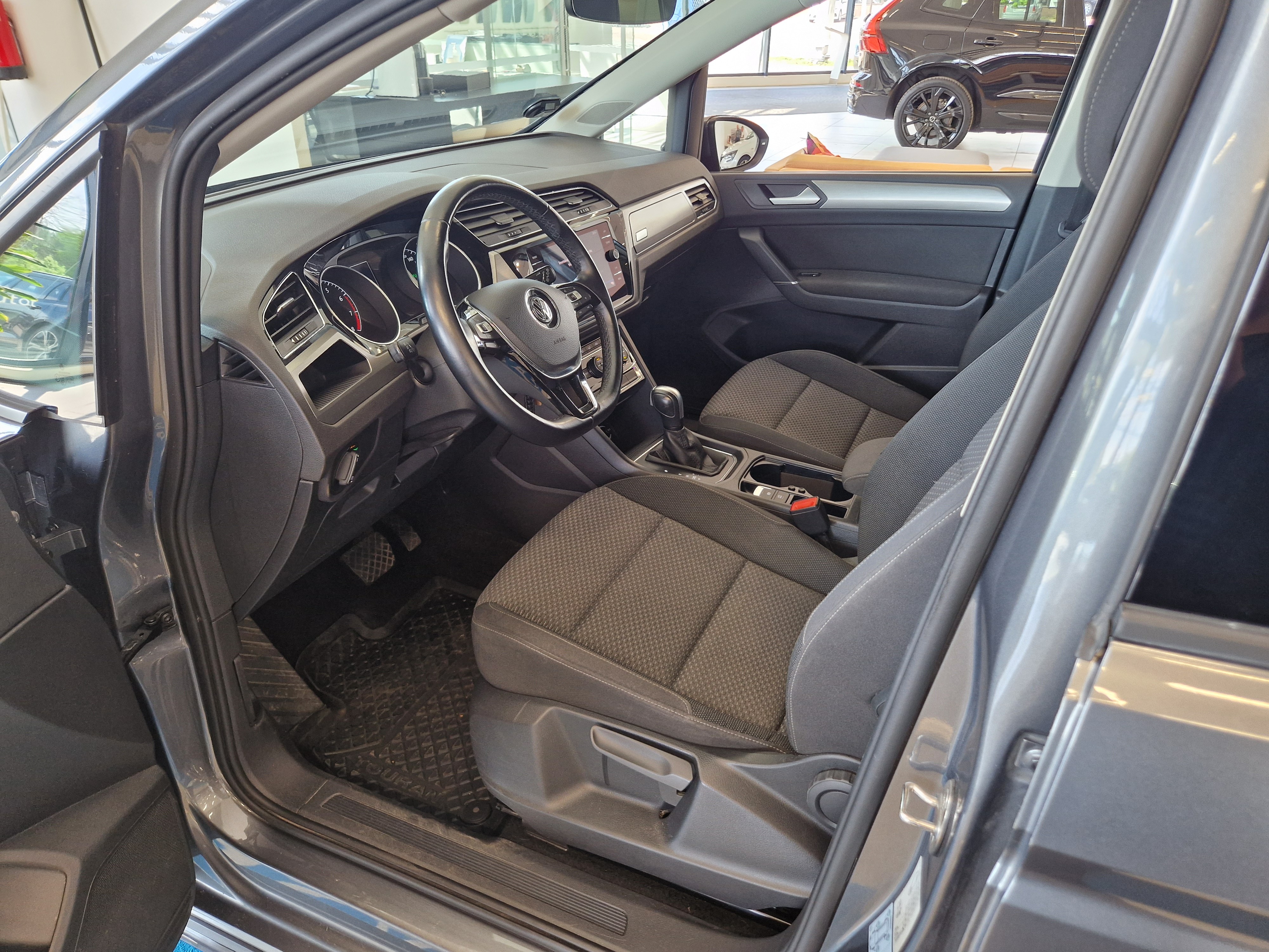 Volkswagen TOURAN R-LINE 1,5 TSI EVO 110 KW DSG-AUTOMAATTI