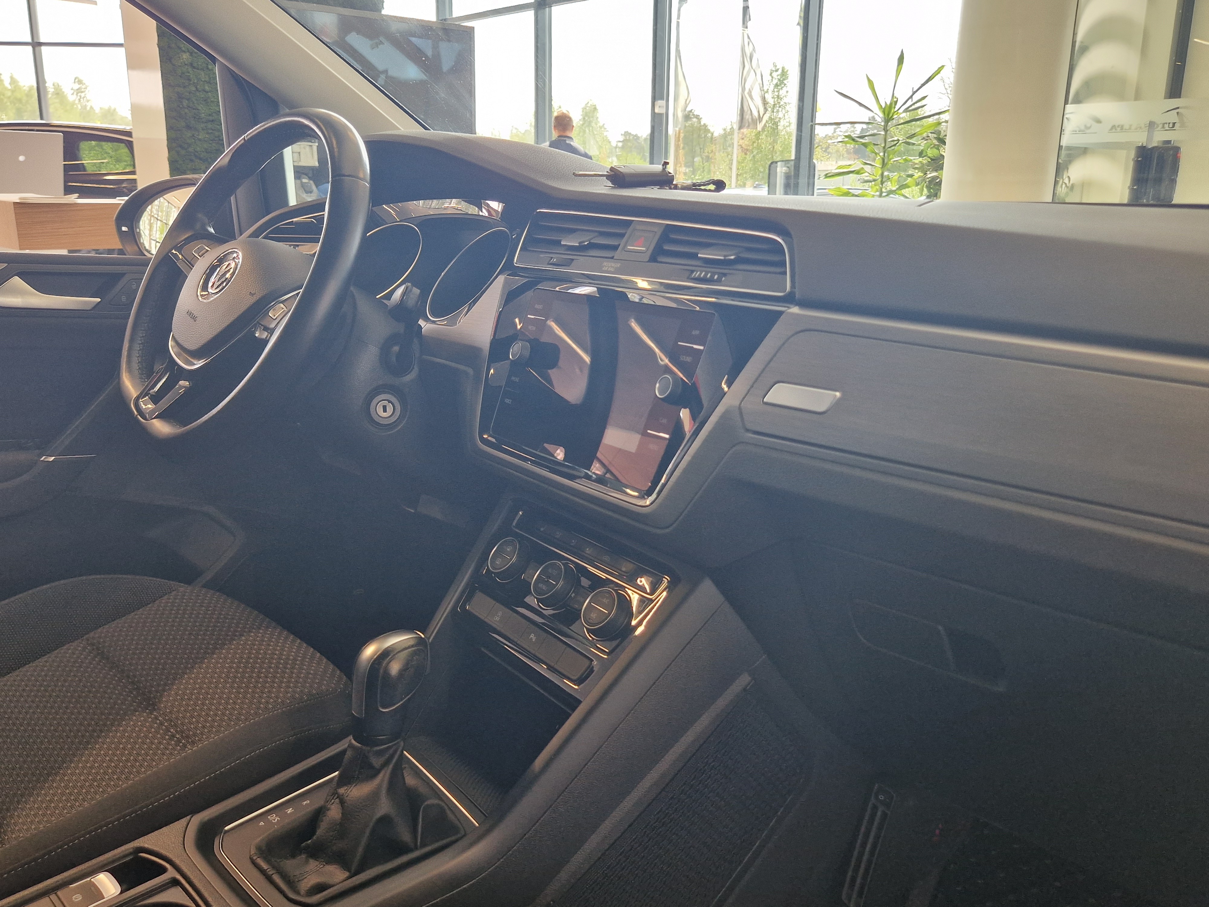 Volkswagen TOURAN R-LINE 1,5 TSI EVO 110 KW DSG-AUTOMAATTI