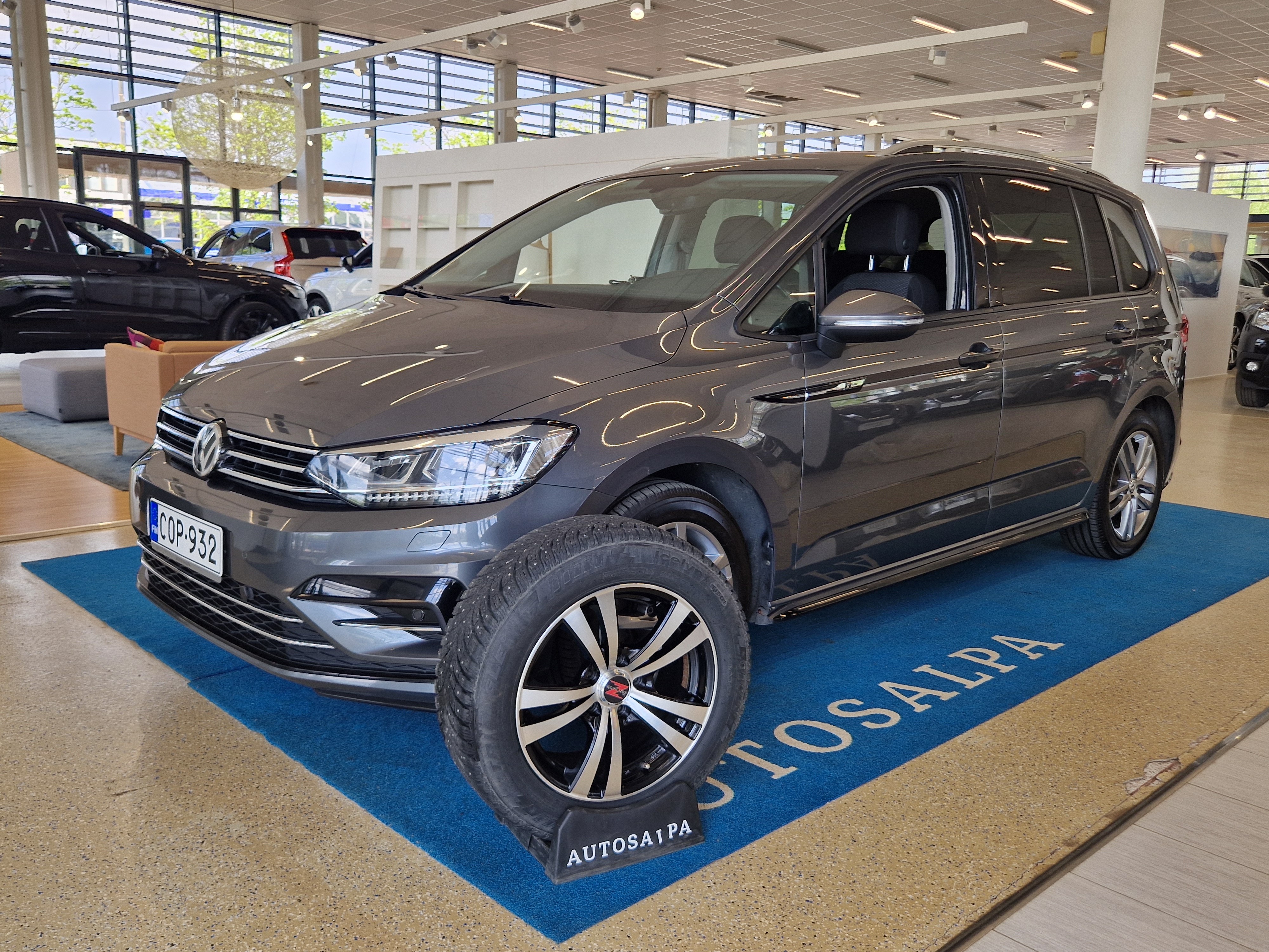 Volkswagen TOURAN R-LINE 1,5 TSI EVO 110 KW DSG-AUTOMAATTI