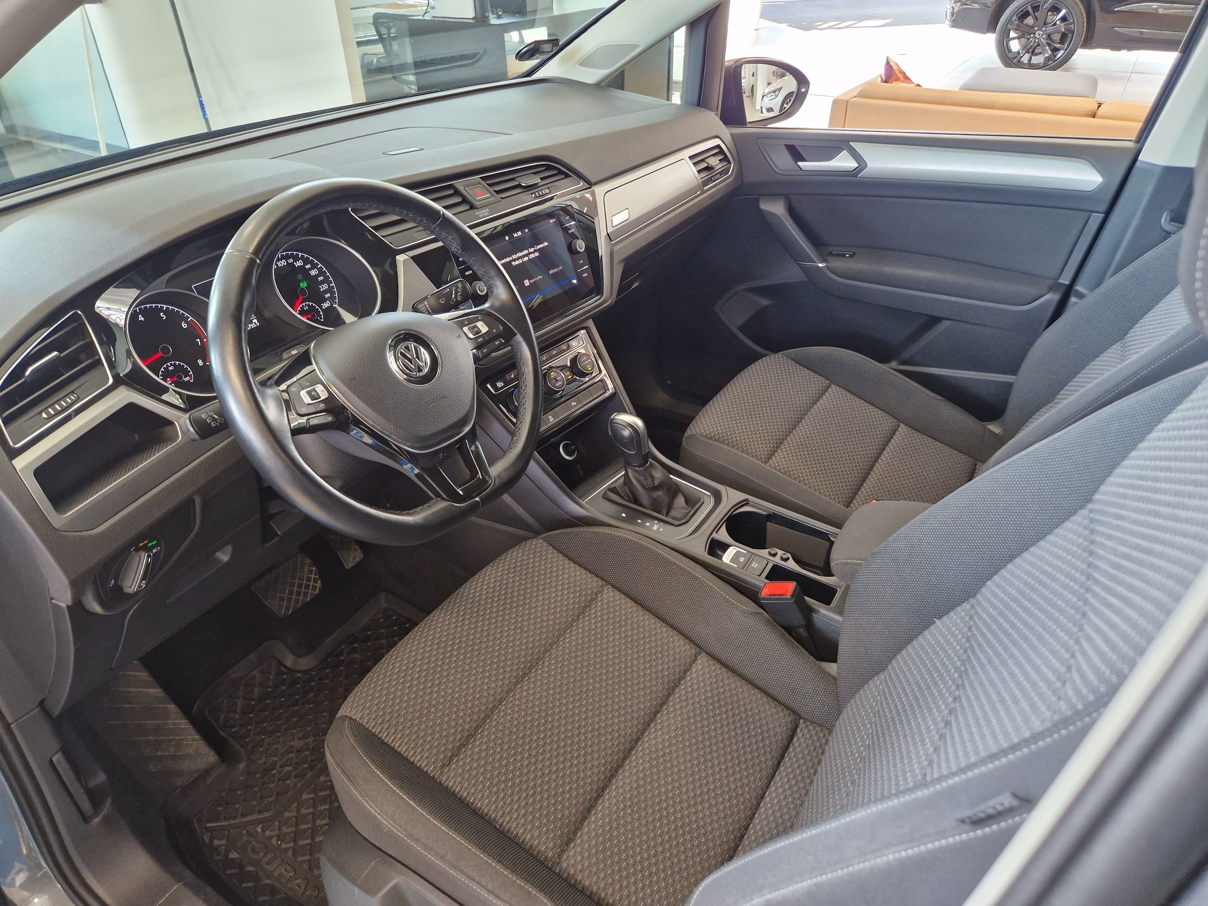 Volkswagen TOURAN R-LINE 1,5 TSI EVO 110 KW DSG-AUTOMAATTI