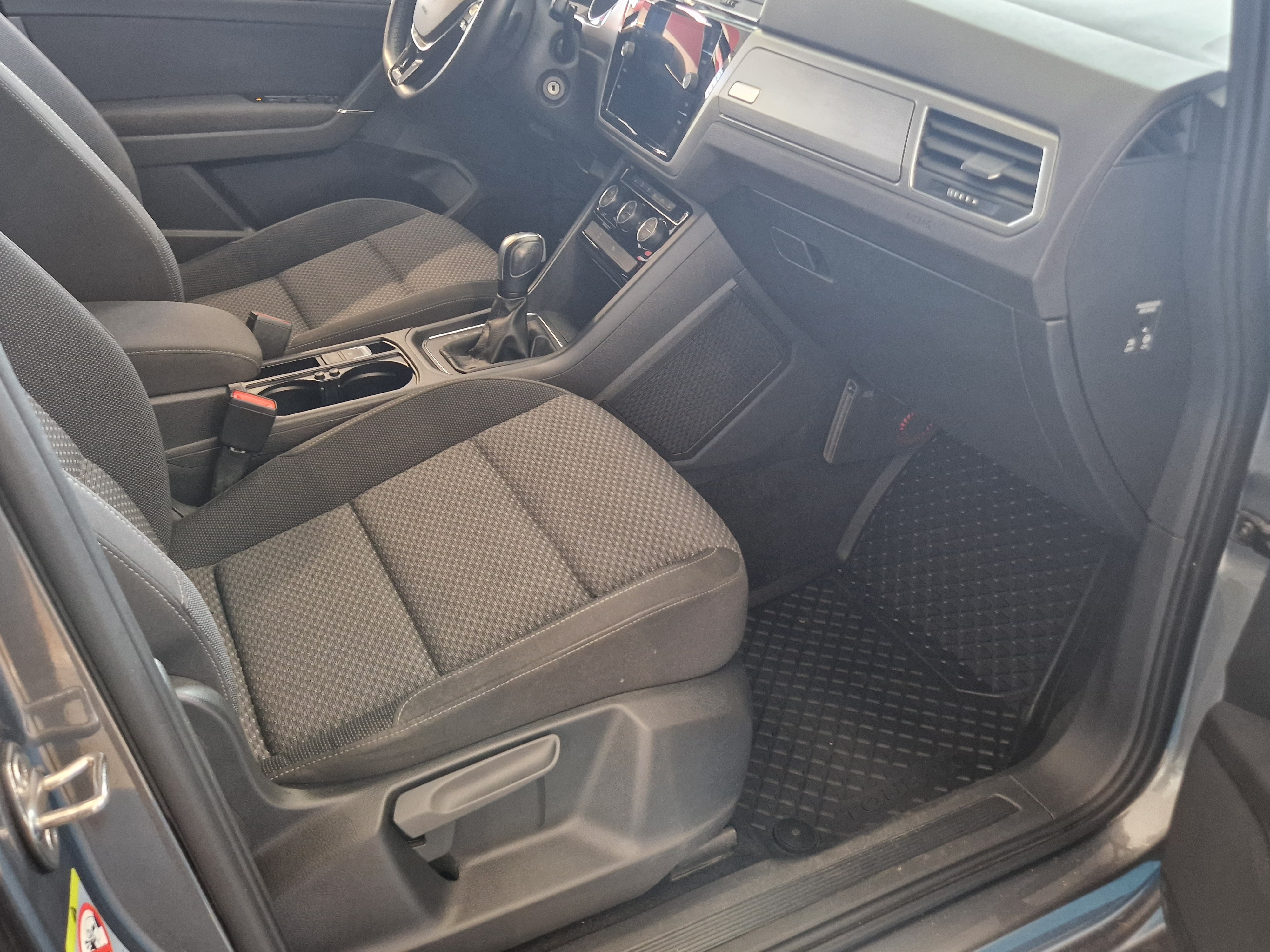 Volkswagen TOURAN R-LINE 1,5 TSI EVO 110 KW DSG-AUTOMAATTI