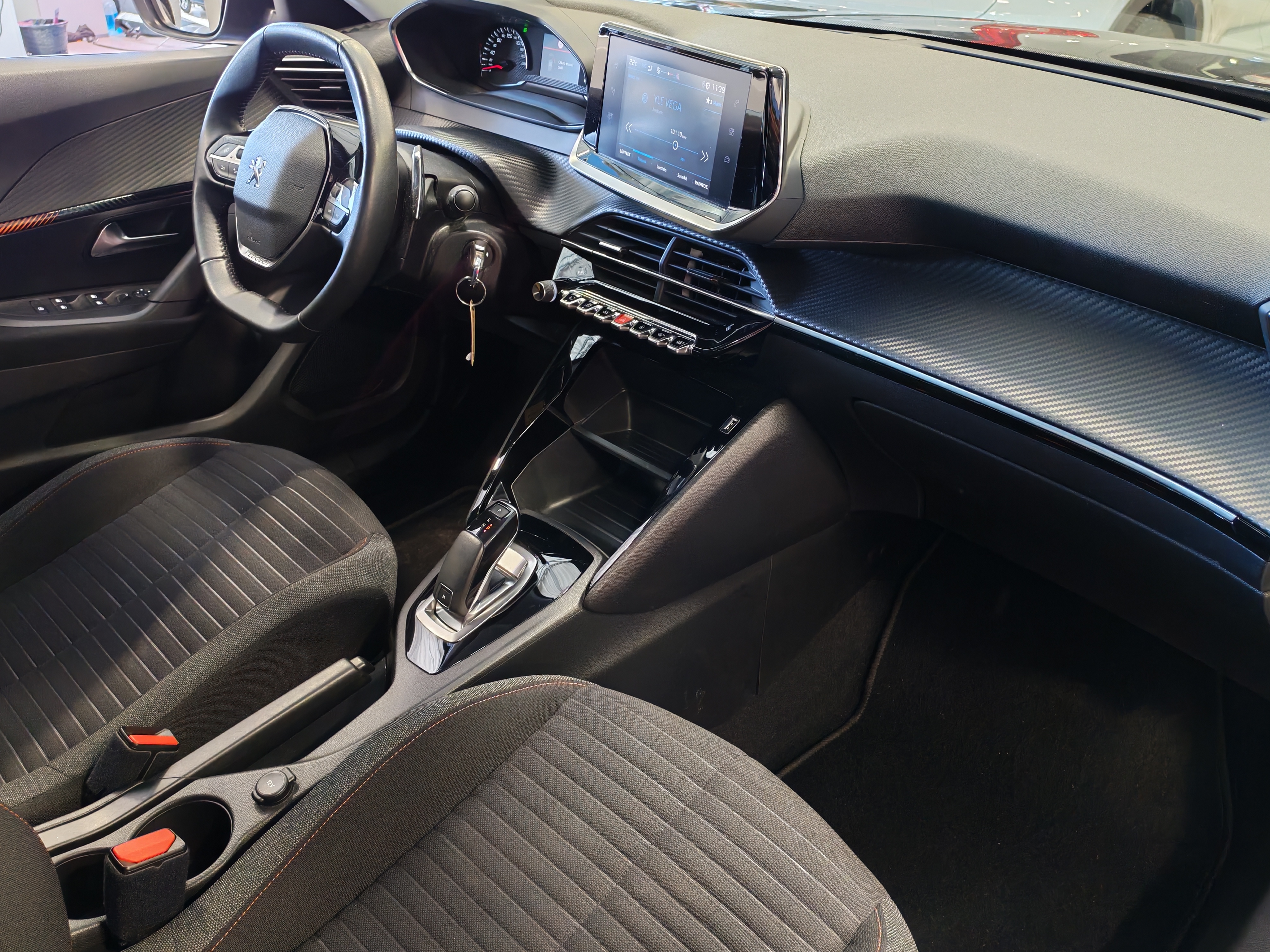 Peugeot 2008 ACTIVE PURETECH 130 EAT8-AUTOMAATTI