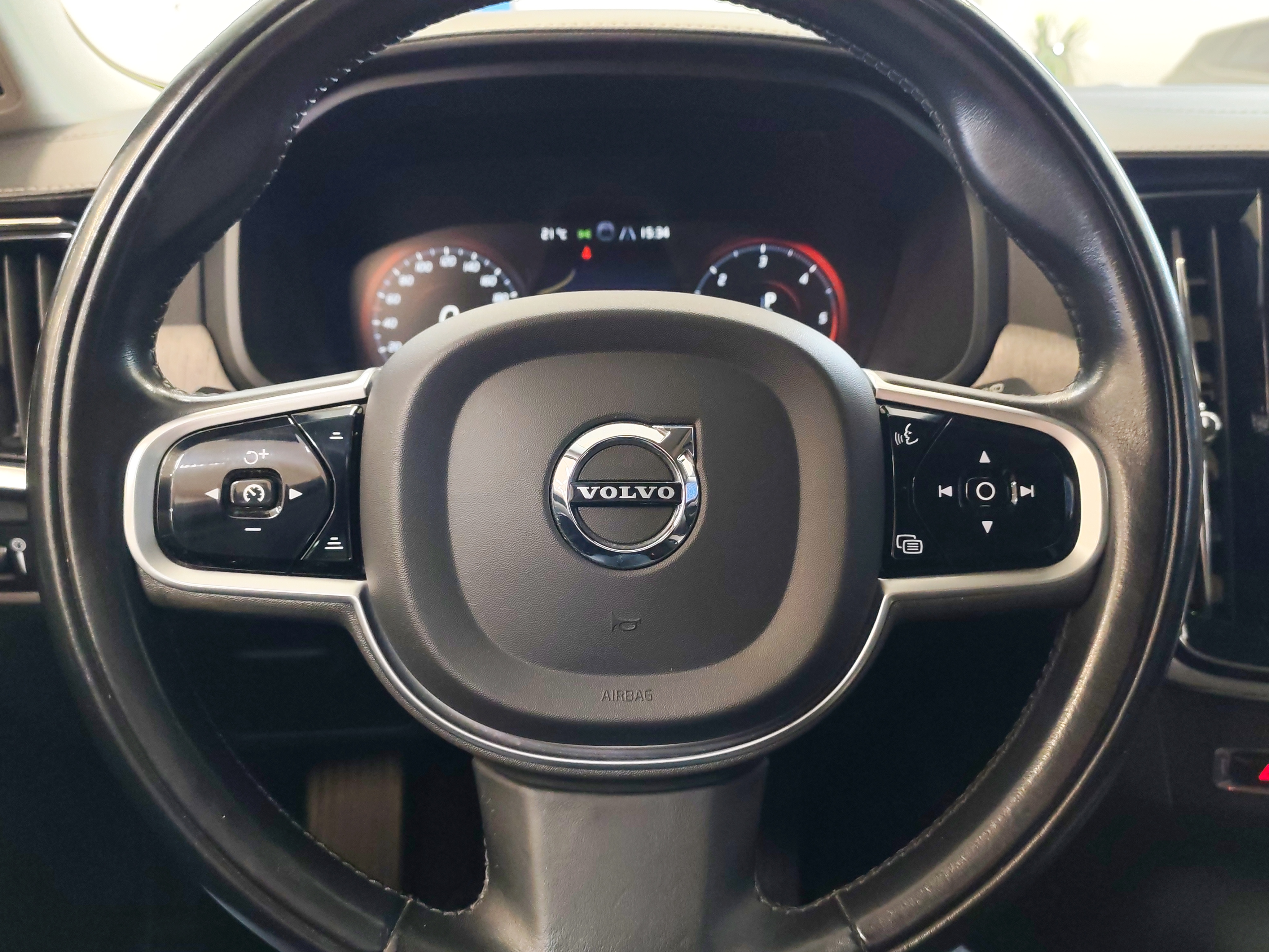 Volvo V90 2021, kuva 6/21