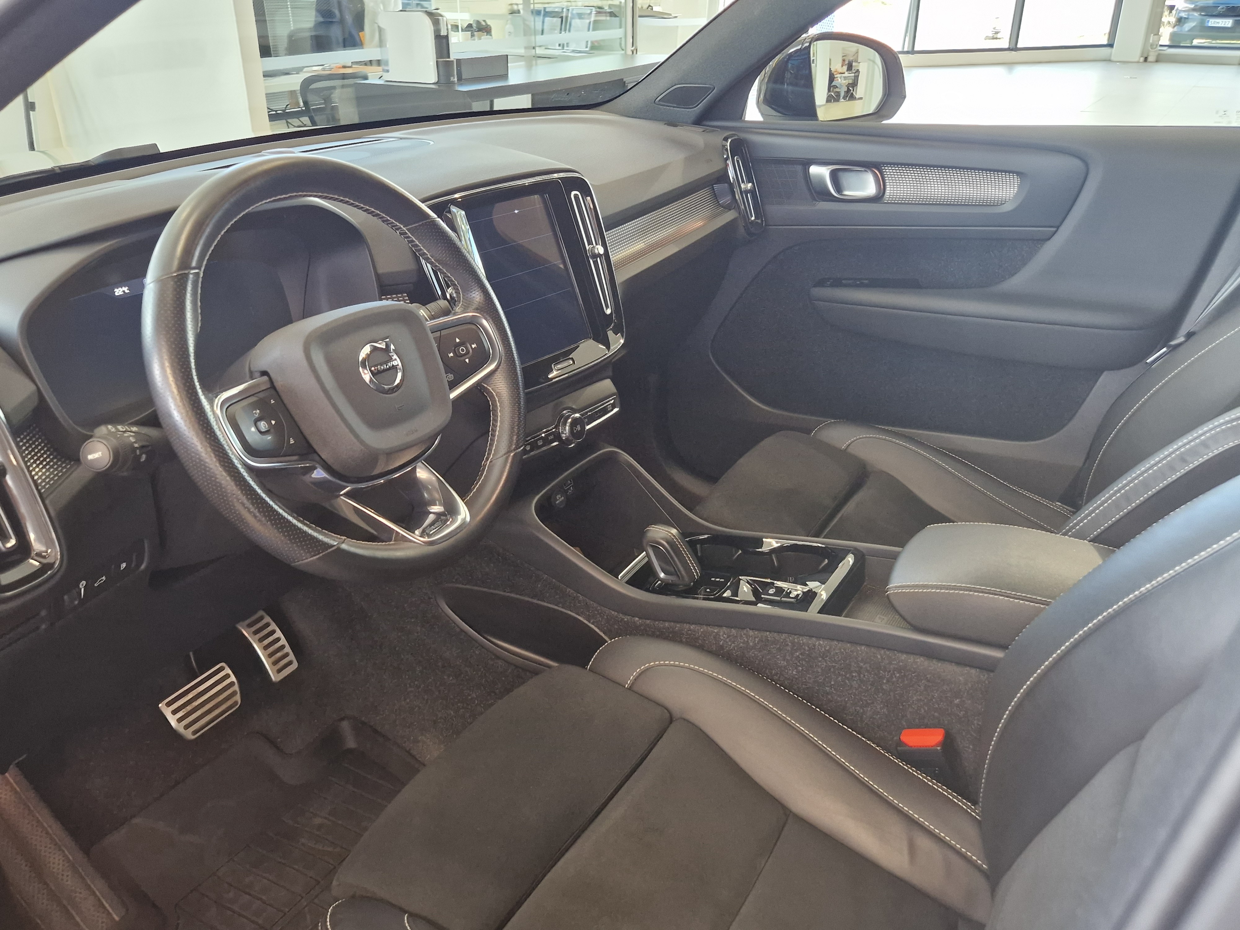 Volvo XC40 T5 TwE R-Design aut 2021, kuva 4/17