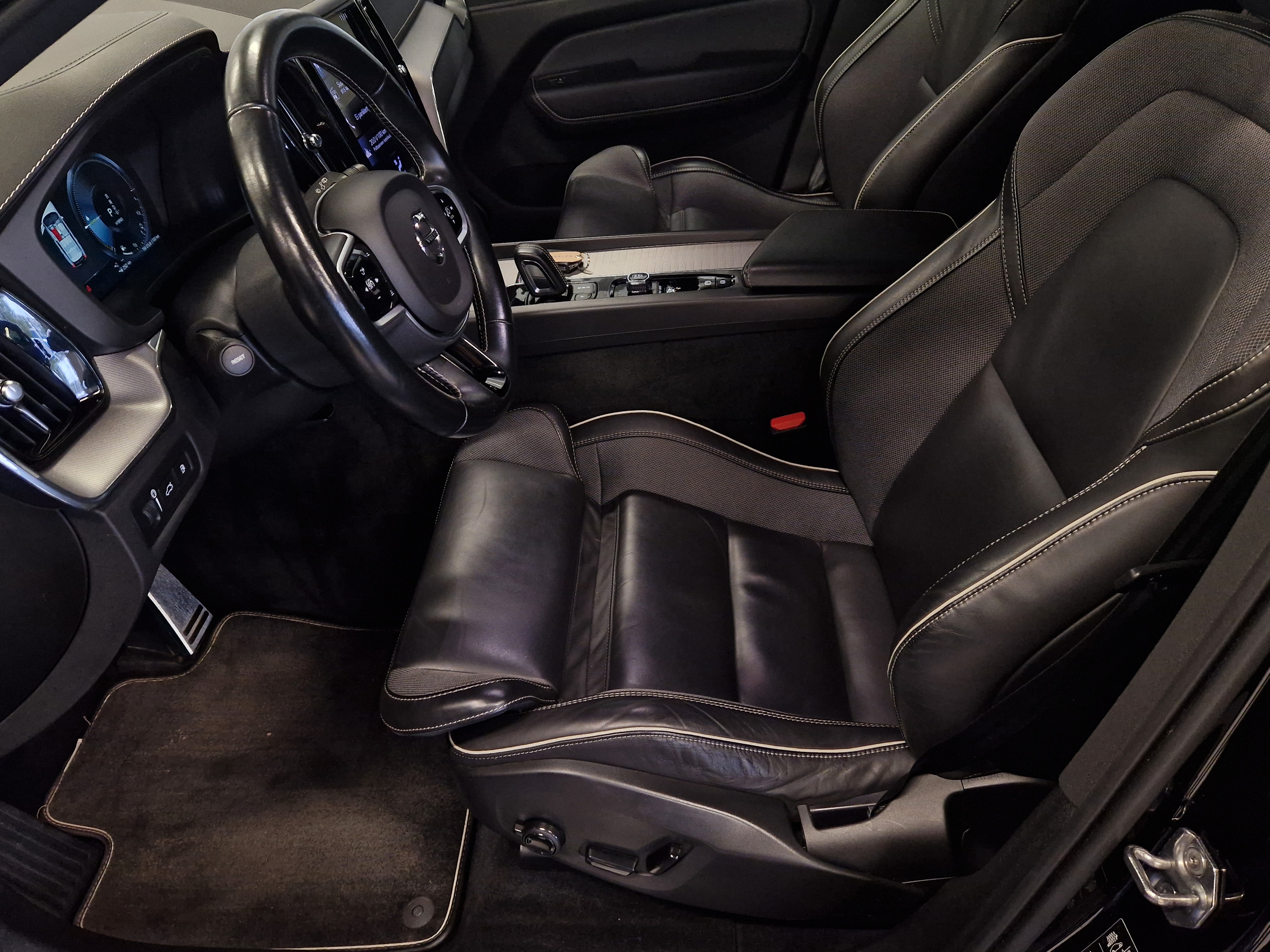 Volvo XC60 T6 TwE AWD Business R-Design 2021, kuva 4/18