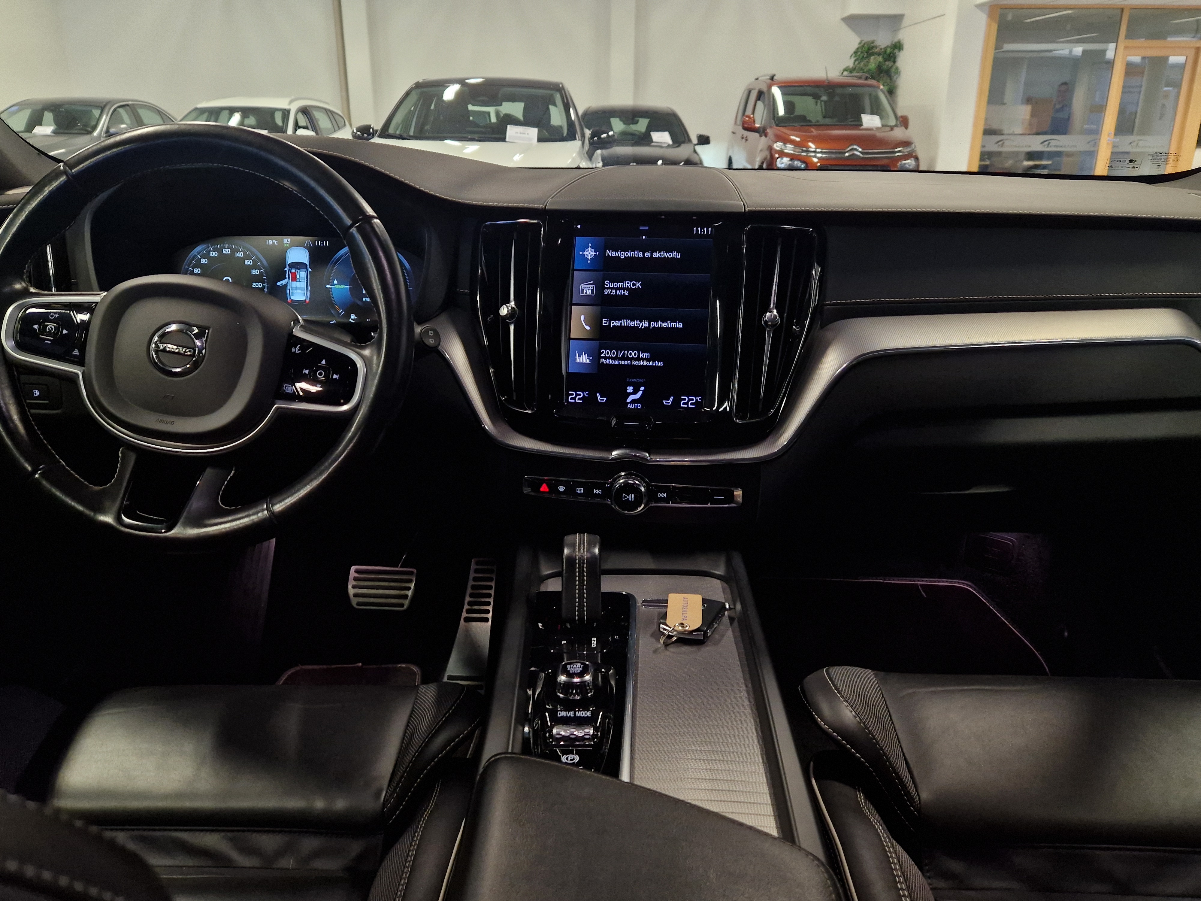 Volvo XC60 T6 TwE AWD Business R-Design 2021, kuva 7/18